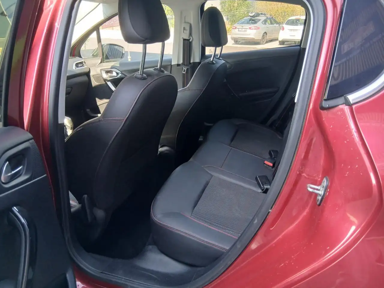 Peugeot 208 208 — photo 26