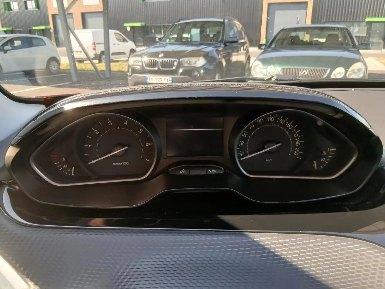 Peugeot 208 208 — photo 12
