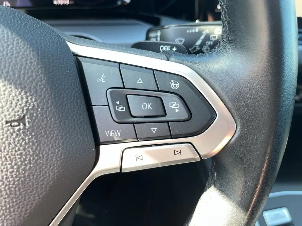 Volkswagen Golf 2.0 TDI DSG Active Navi LEDplus AHK 16