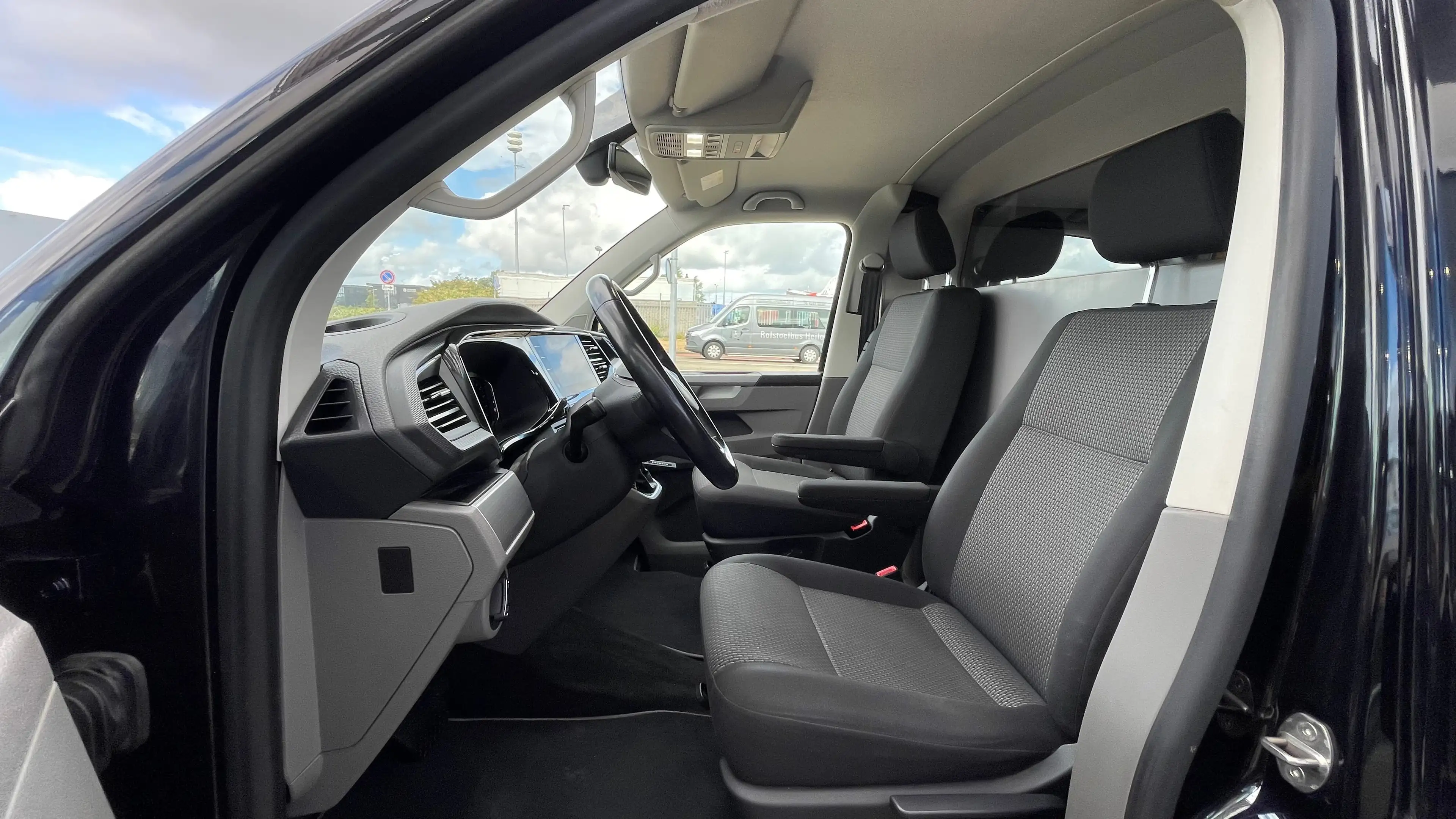 Volkswagen Transporter 2.0 TDI 150 PK DSG L1 Bulli | Trekhaak | Achterdeu — photo 15