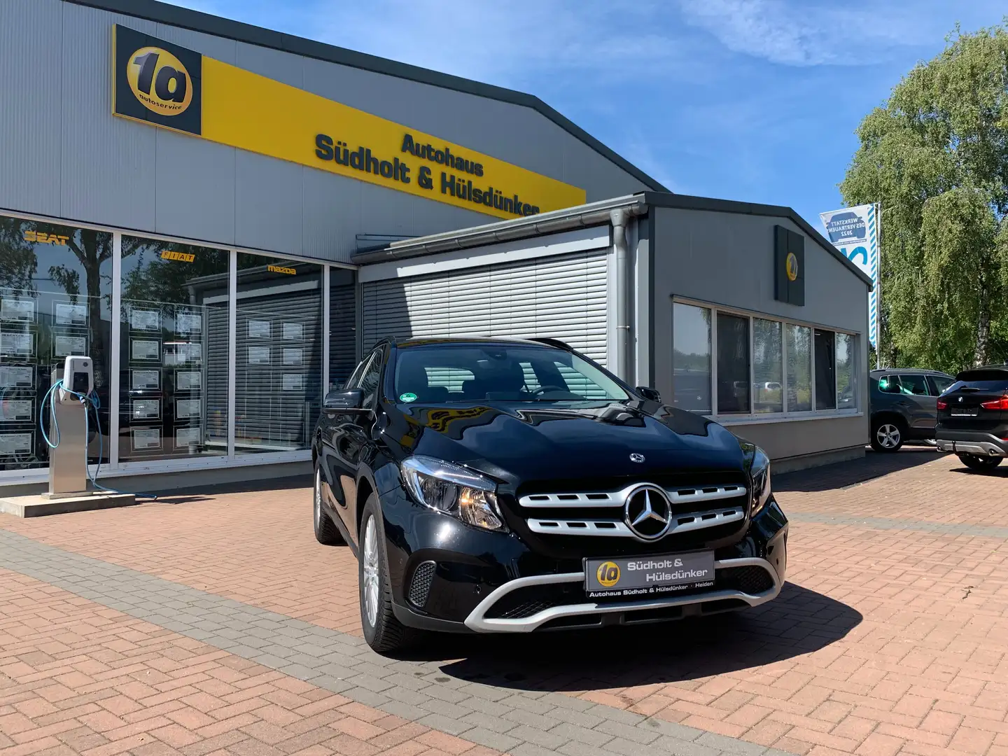 Mercedes-Benz GLA 180 GLA 180 NAV-RKF-LMF-SHZ-Keyless-Klima-Allwetter Schwarz - 1