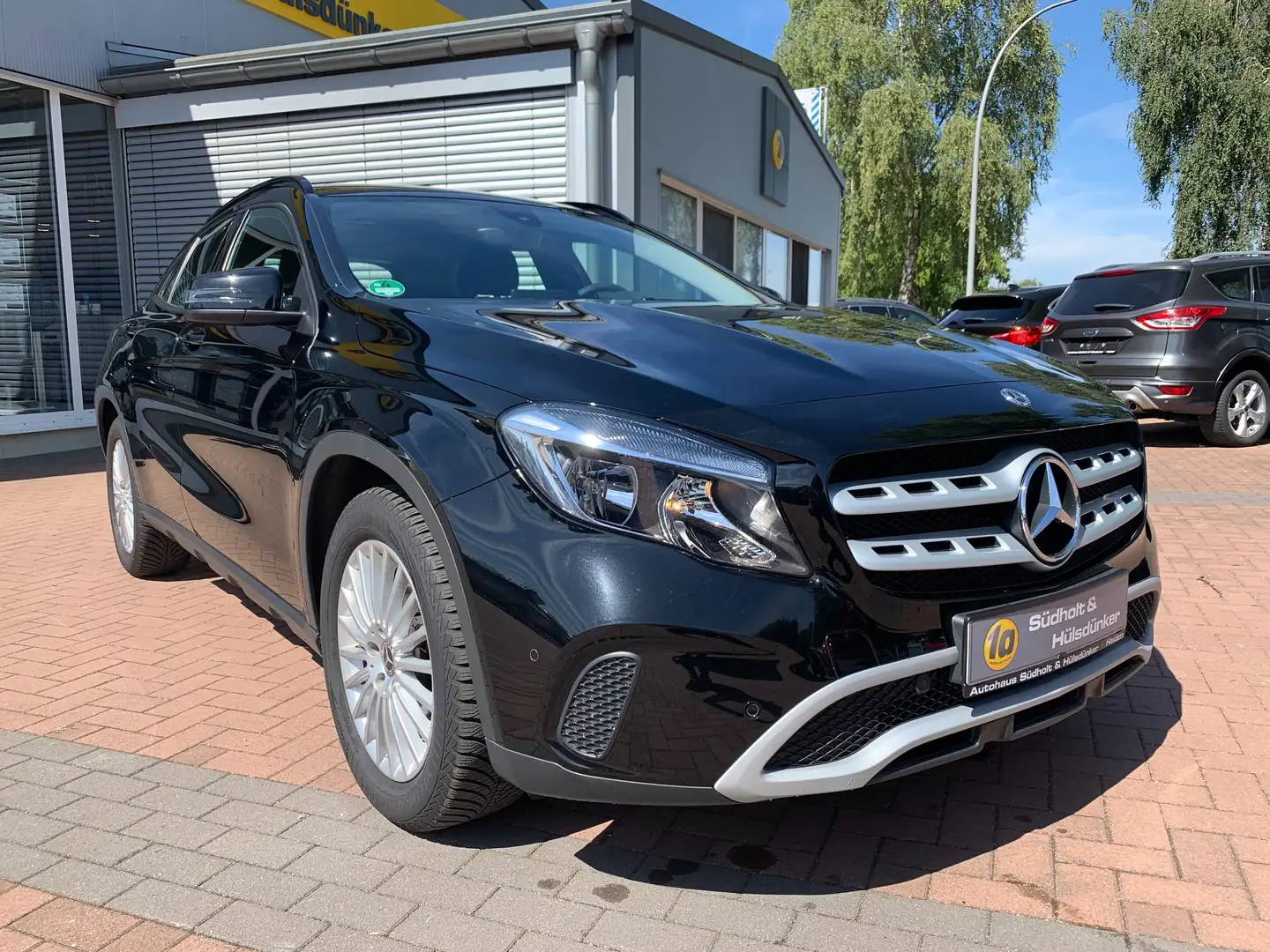 Mercedes-Benz GLA 180 GLA 180 NAV-RKF-LMF-SHZ-Keyless-Klima-Allwetter Schwarz - 2