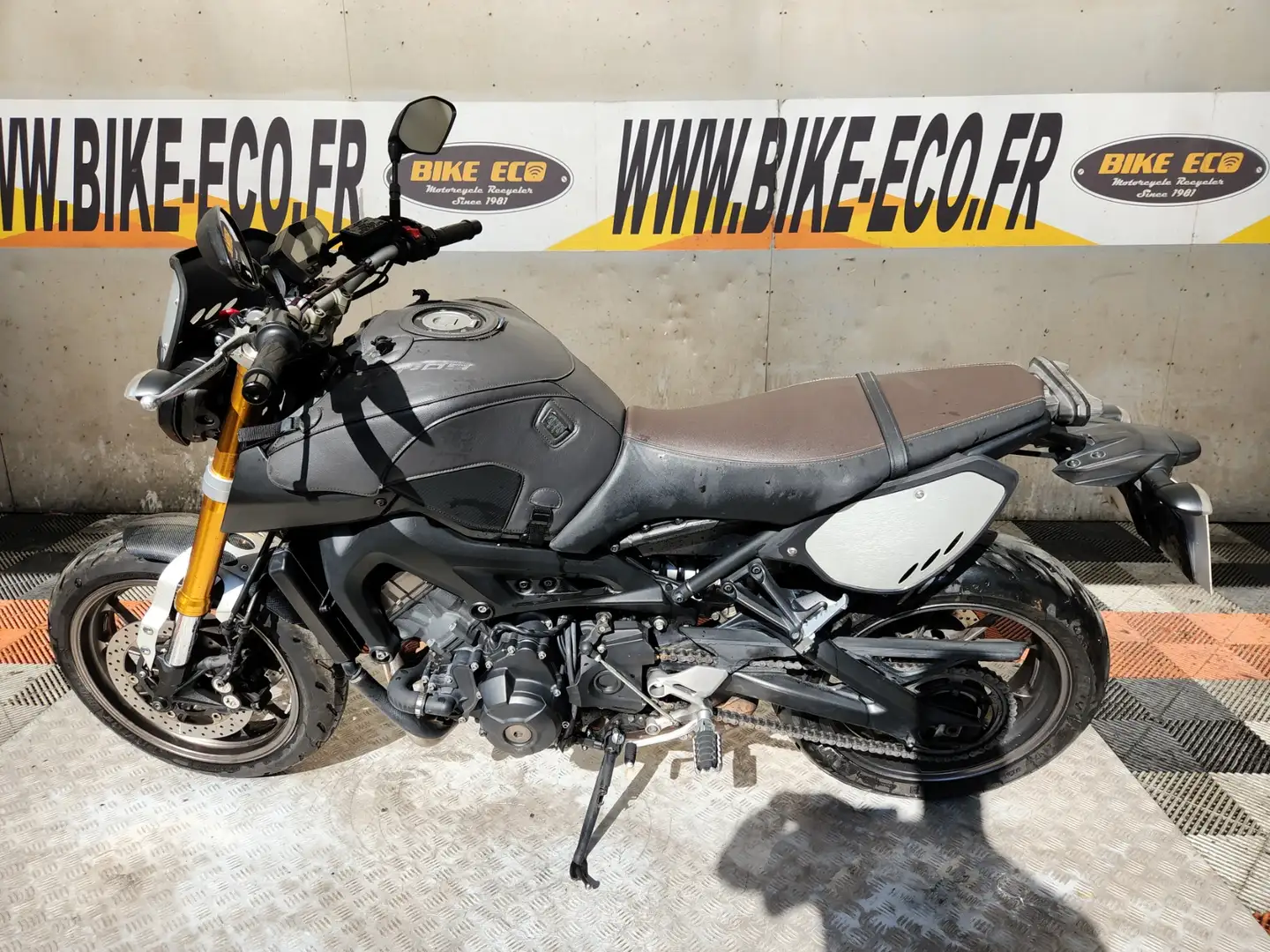 Yamaha MT-09 Gris - 2