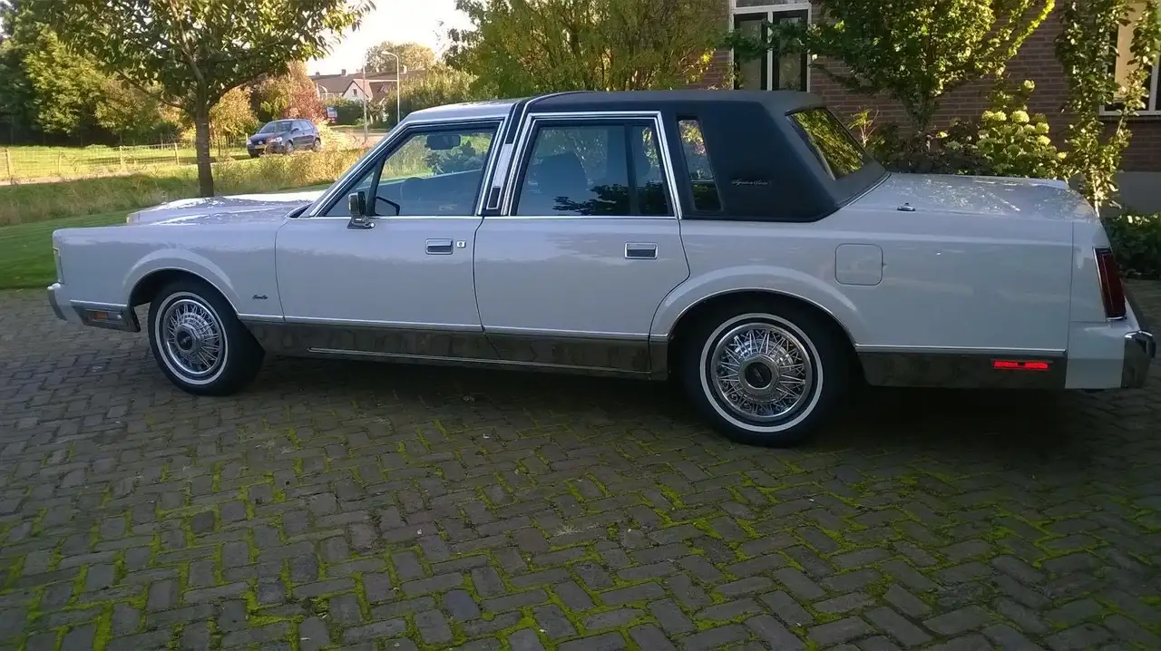 Lincoln Town Car Signature Series, foto 3