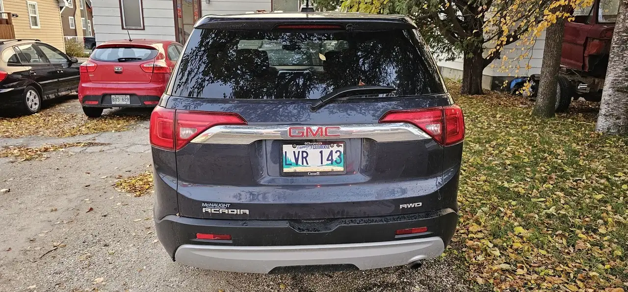 GMC Acadia снимка GMC Acadia
