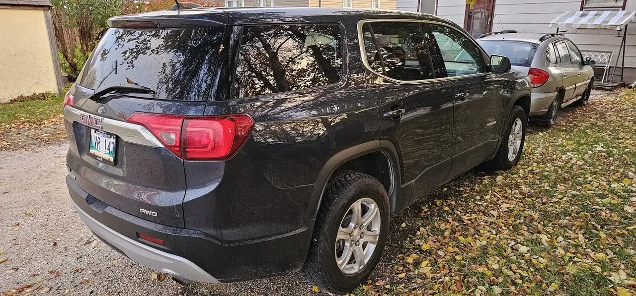 GMC Acadia снимка GMC Acadia