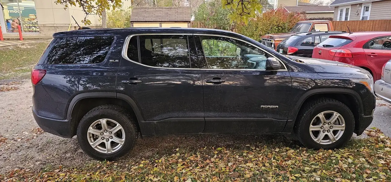 GMC Acadia снимка GMC Acadia