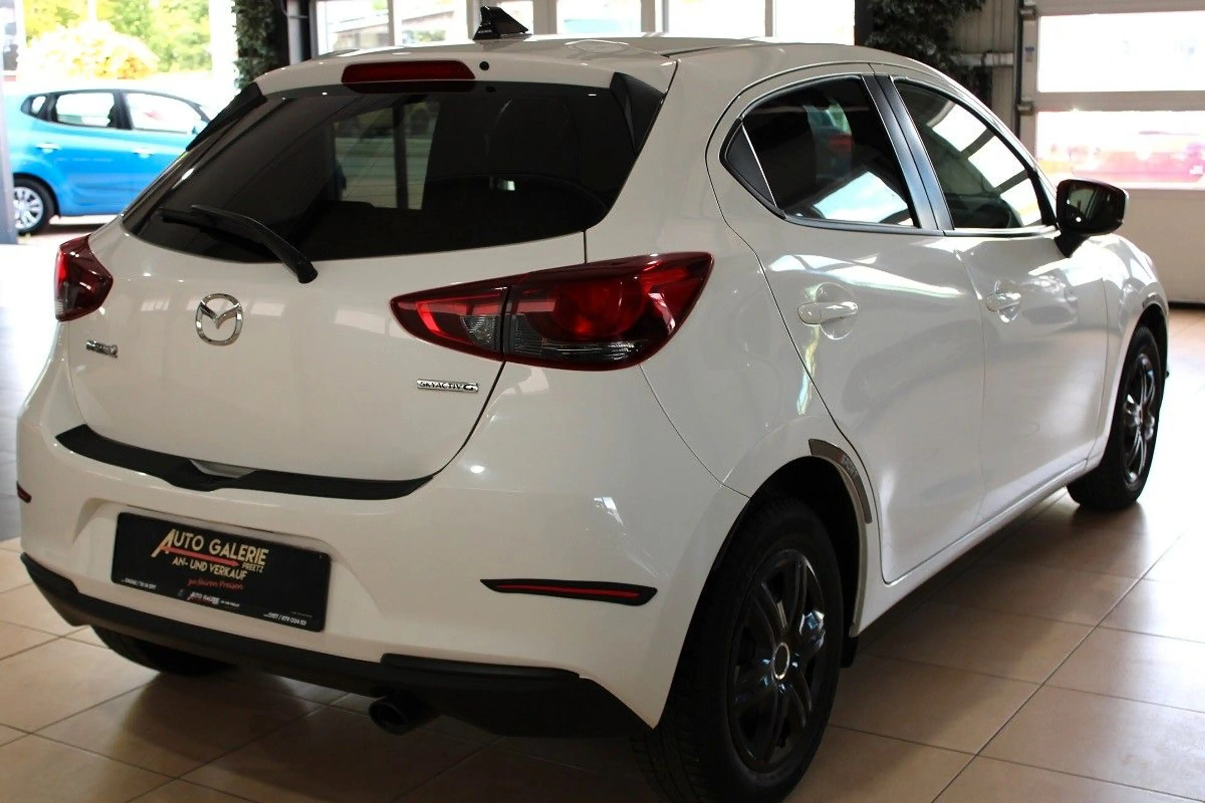 Mazda 2 Lim. SKY ACTIVE*Tüv NEU*Allwetter*Bluetooth* — photo 3