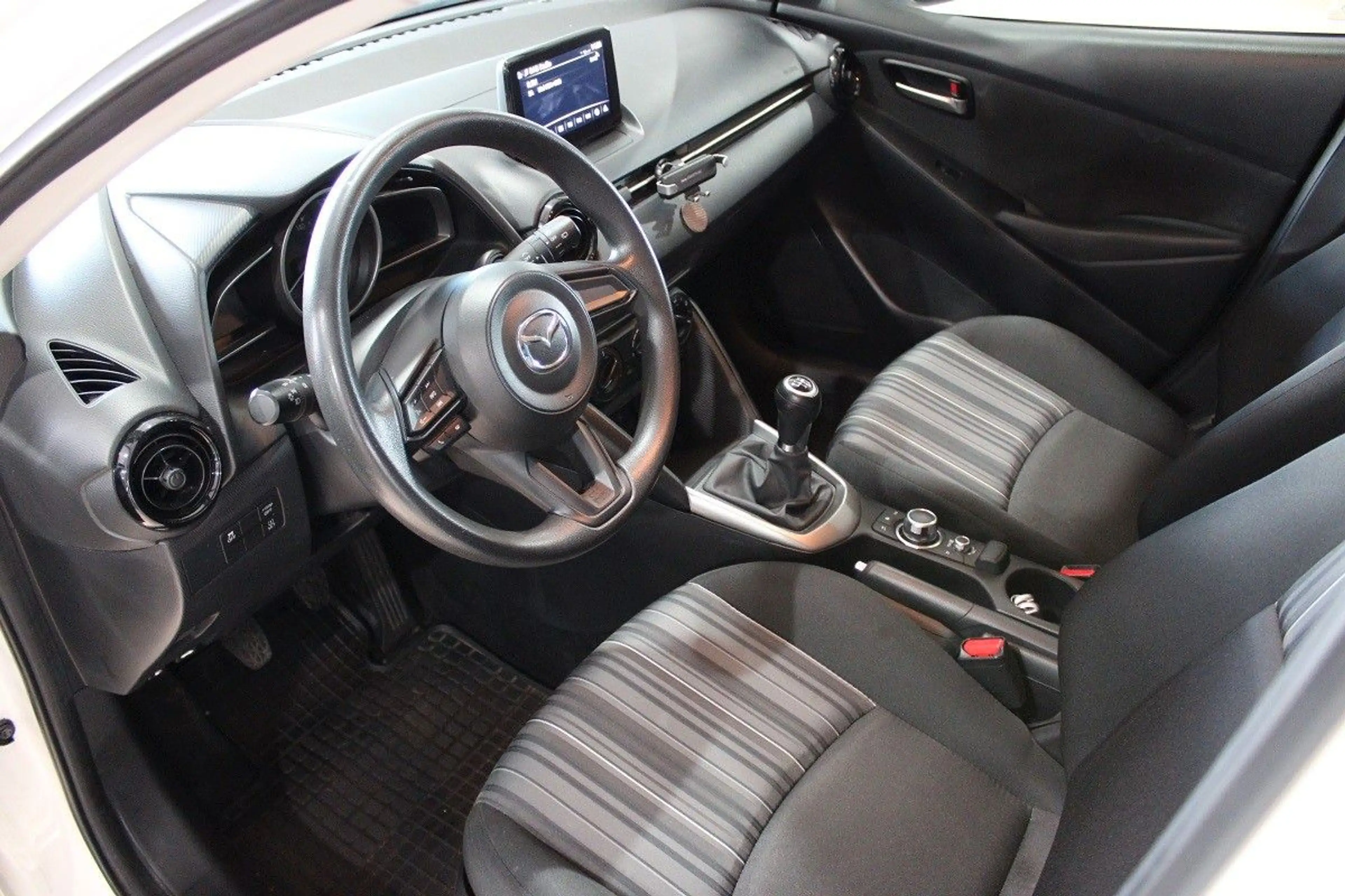 Mazda 2 Lim. SKY ACTIVE*Tüv NEU*Allwetter*Bluetooth* — photo 9