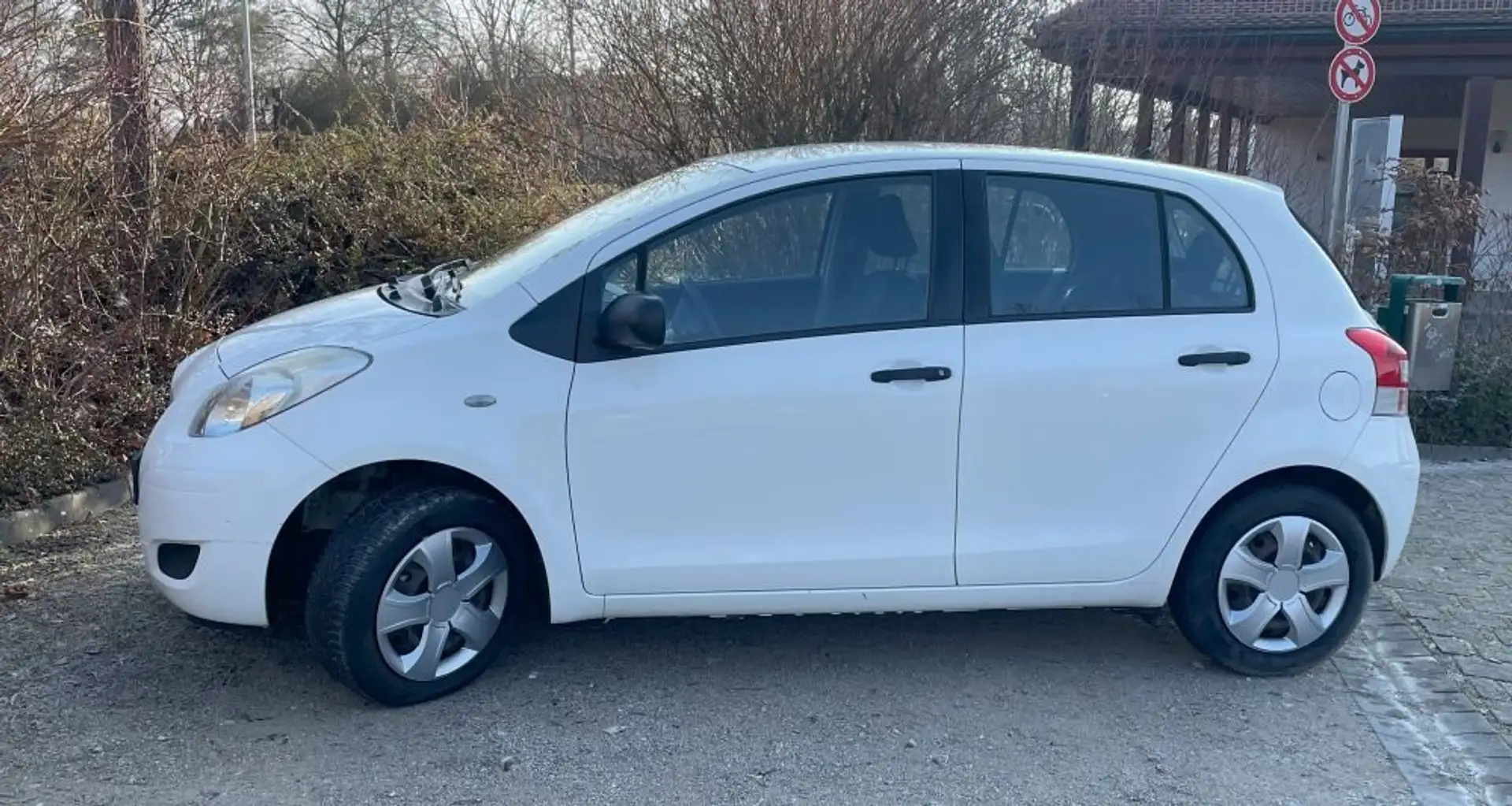 Toyota Yaris Yaris 1.0 VVT-i White - 1