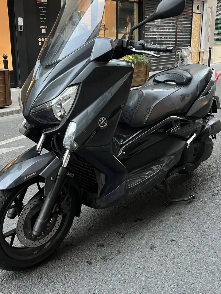 Yamaha X-Max 125