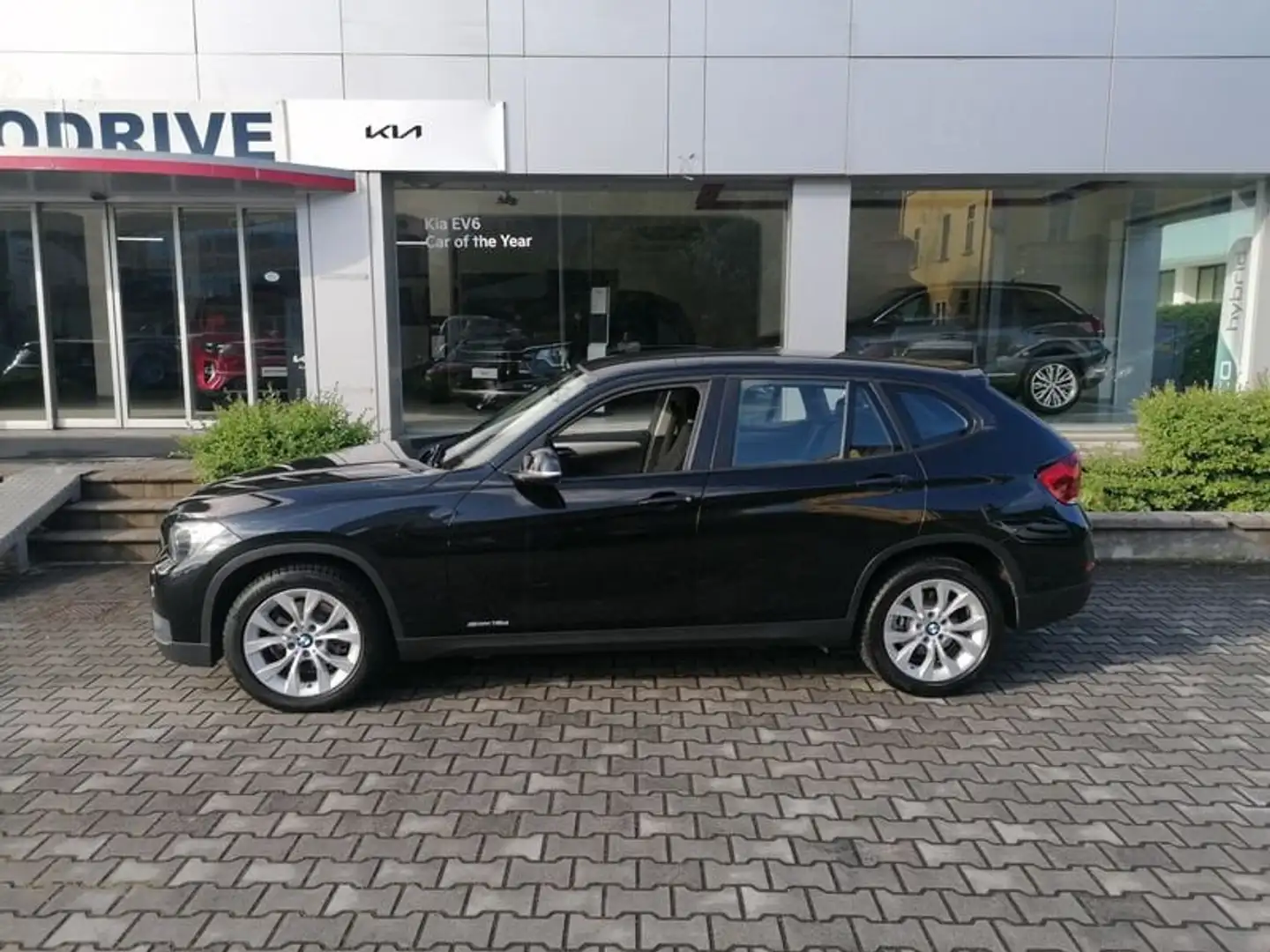 BMW X1 X1 sDrive18d Zwart - 1