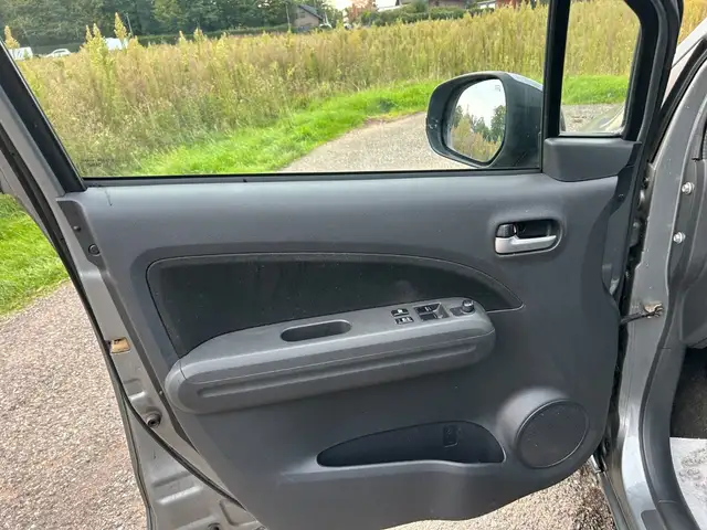 Suzuki Splash view 12