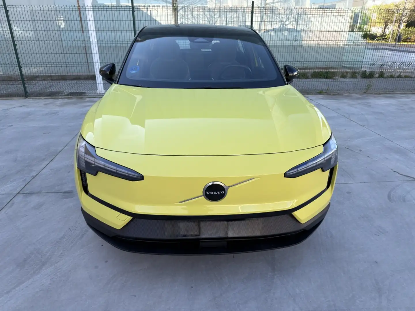 Volvo EX30 Single Extended Range Plus RWD Amarillo - 2