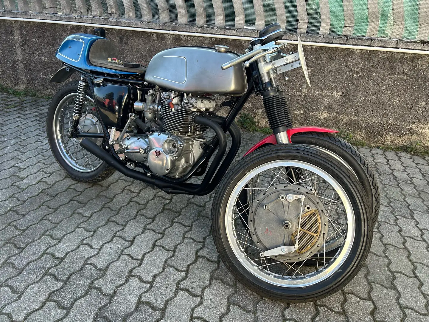 Triumph Trident 750 RACING - 1
