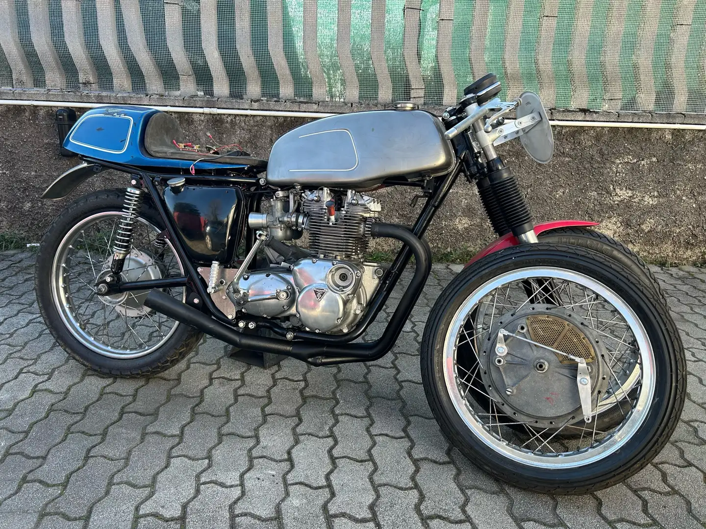 Triumph Trident 750 RACING - 2