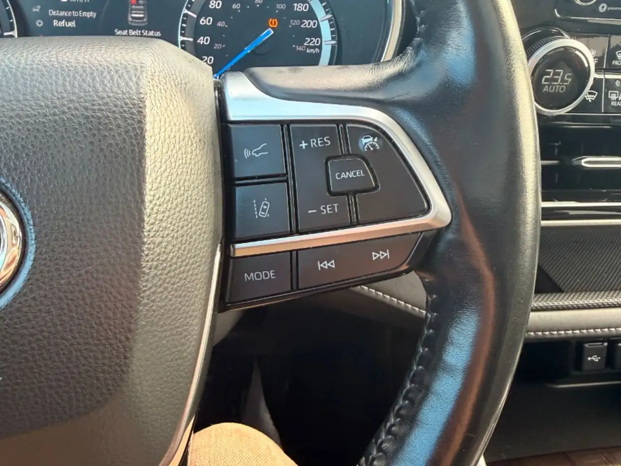 Toyota Highlander снимка Toyota Highlander