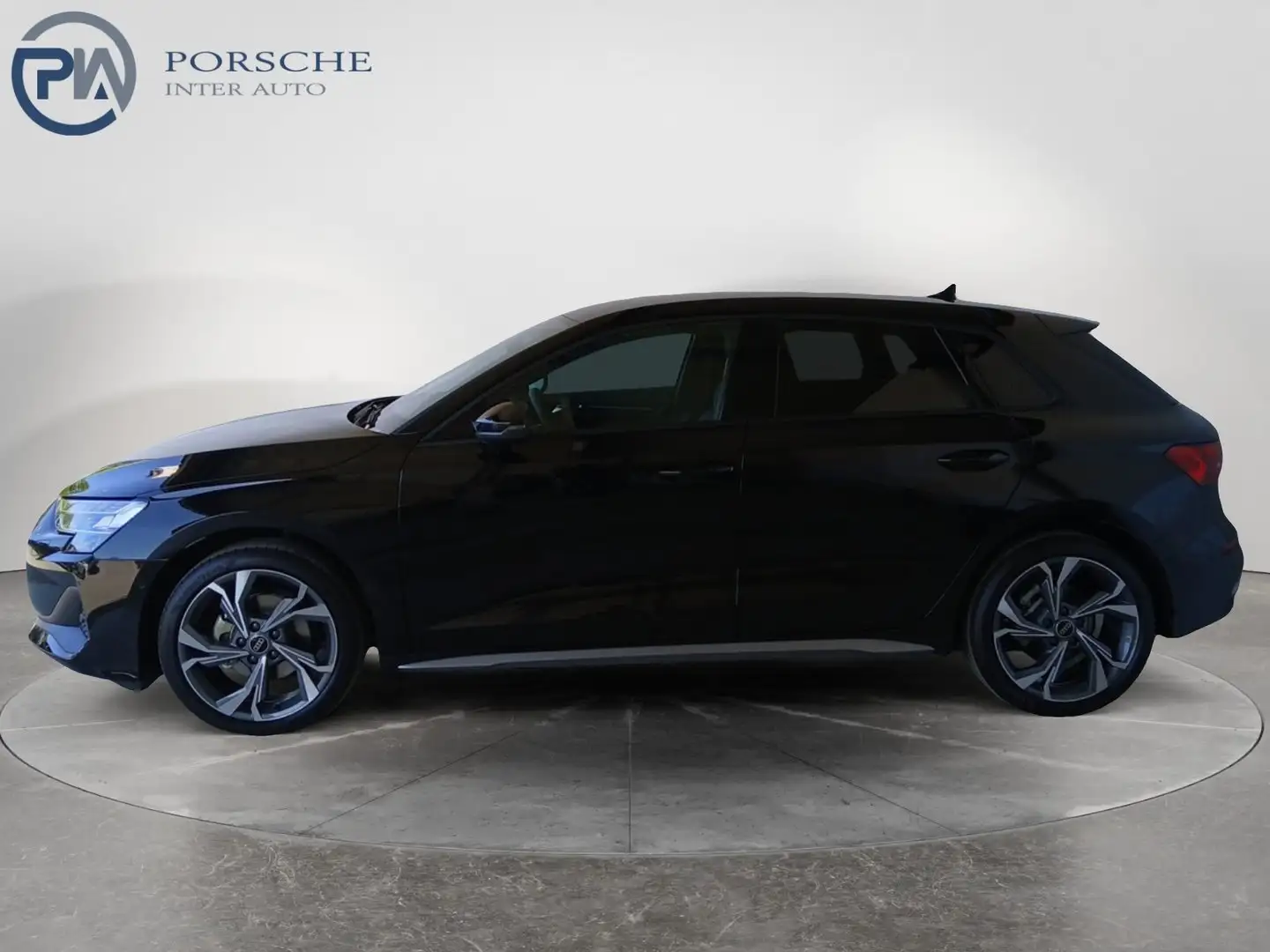 Audi A3 30 TFSI Schwarz - 2