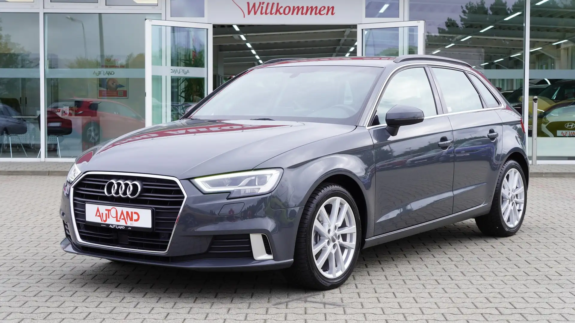 Audi A3 30 sport 1.0 TFSI LED Navigation Tempomat PDC Grau - 1