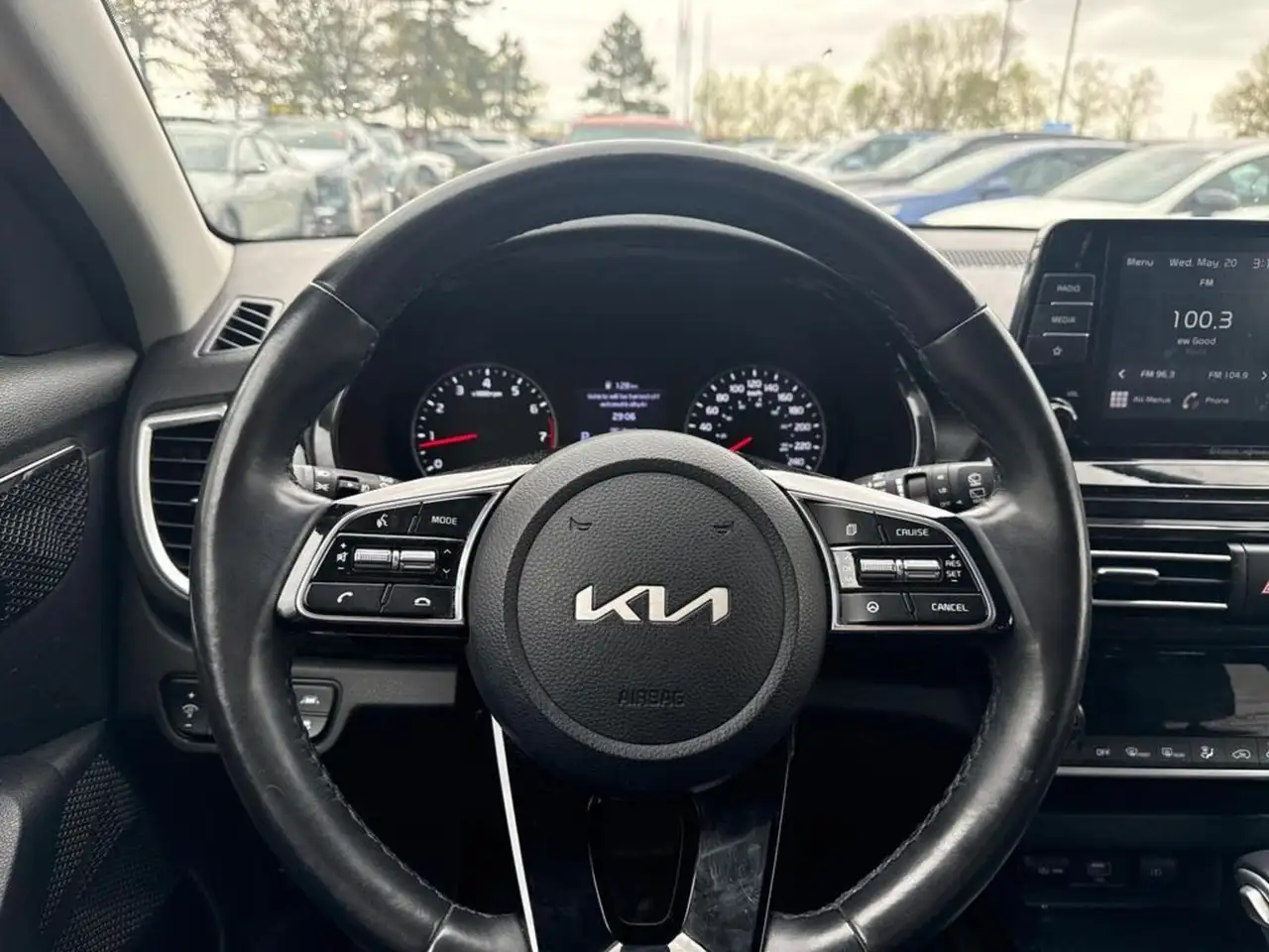 Kia Seltos photo Kia Seltos