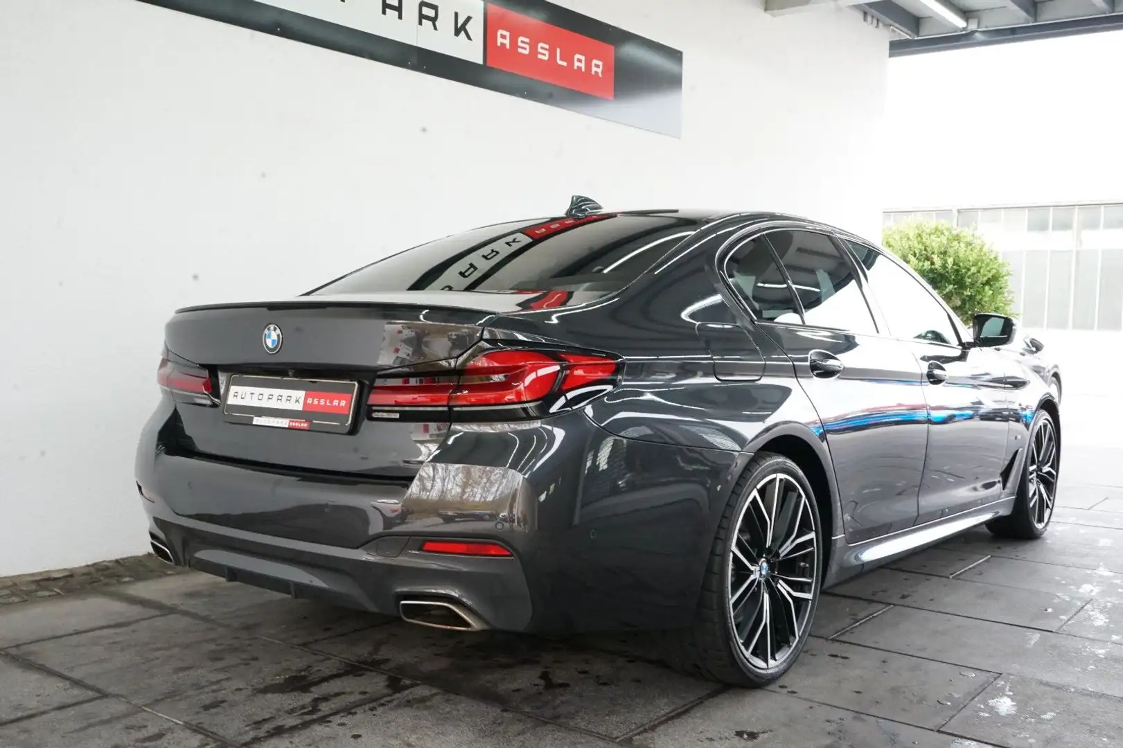BMW 540 d xDrive M Sport/Glasdach/Laser/Mega-Spec/20 Grau - 2