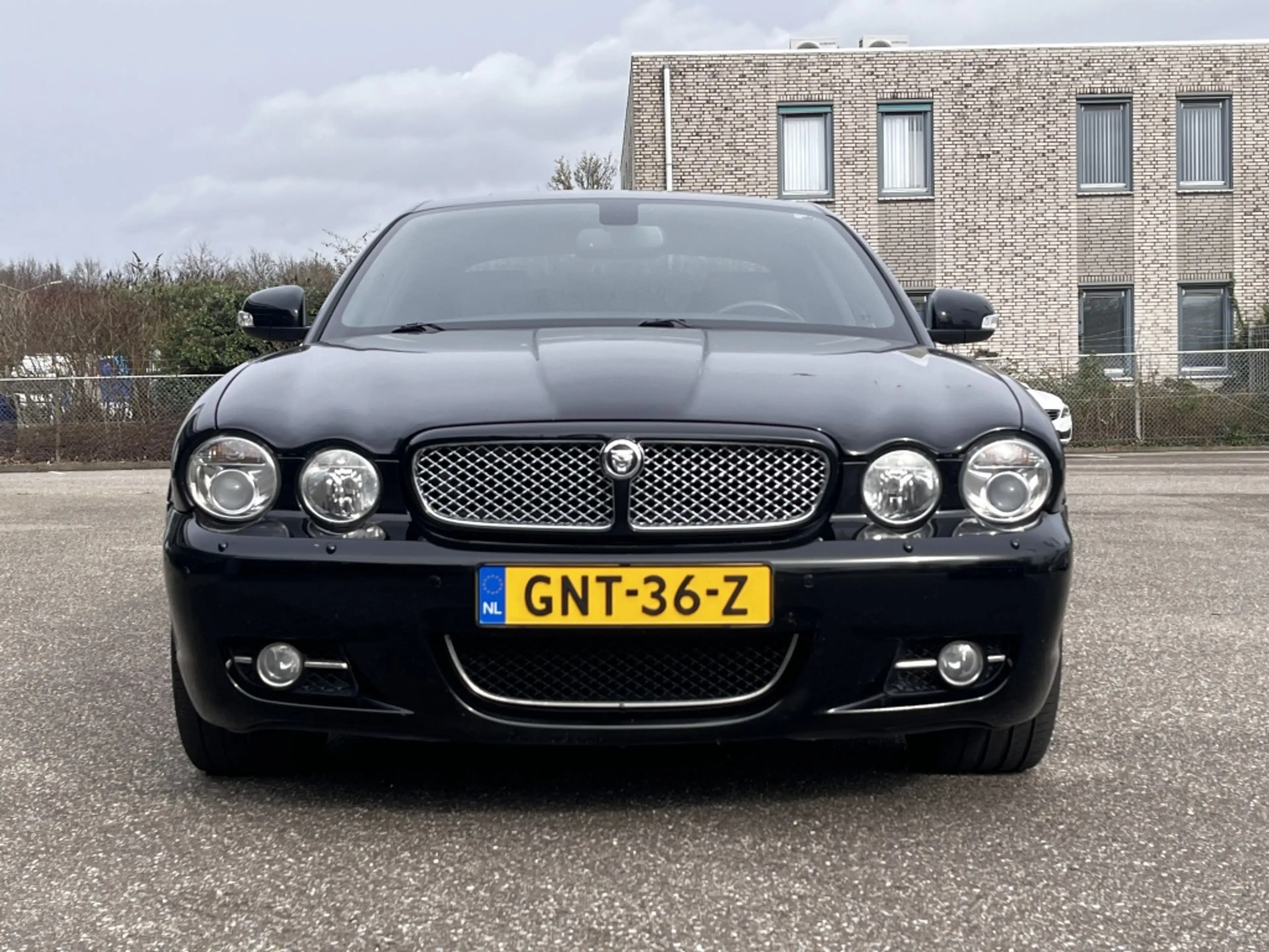 Jaguar XJ 4.2 V8 Executive — photo 12