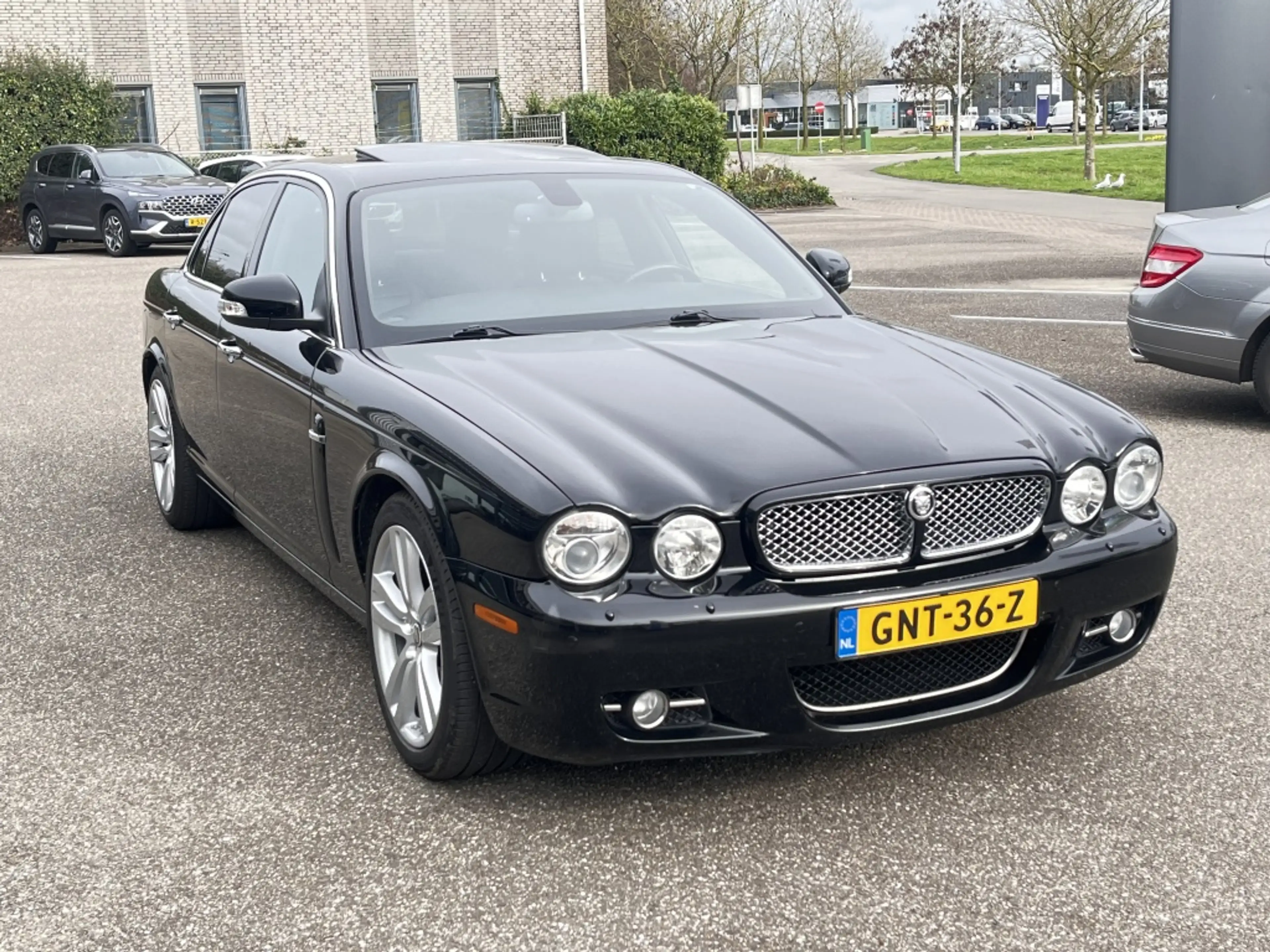 Jaguar XJ 4.2 V8 Executive — photo 10