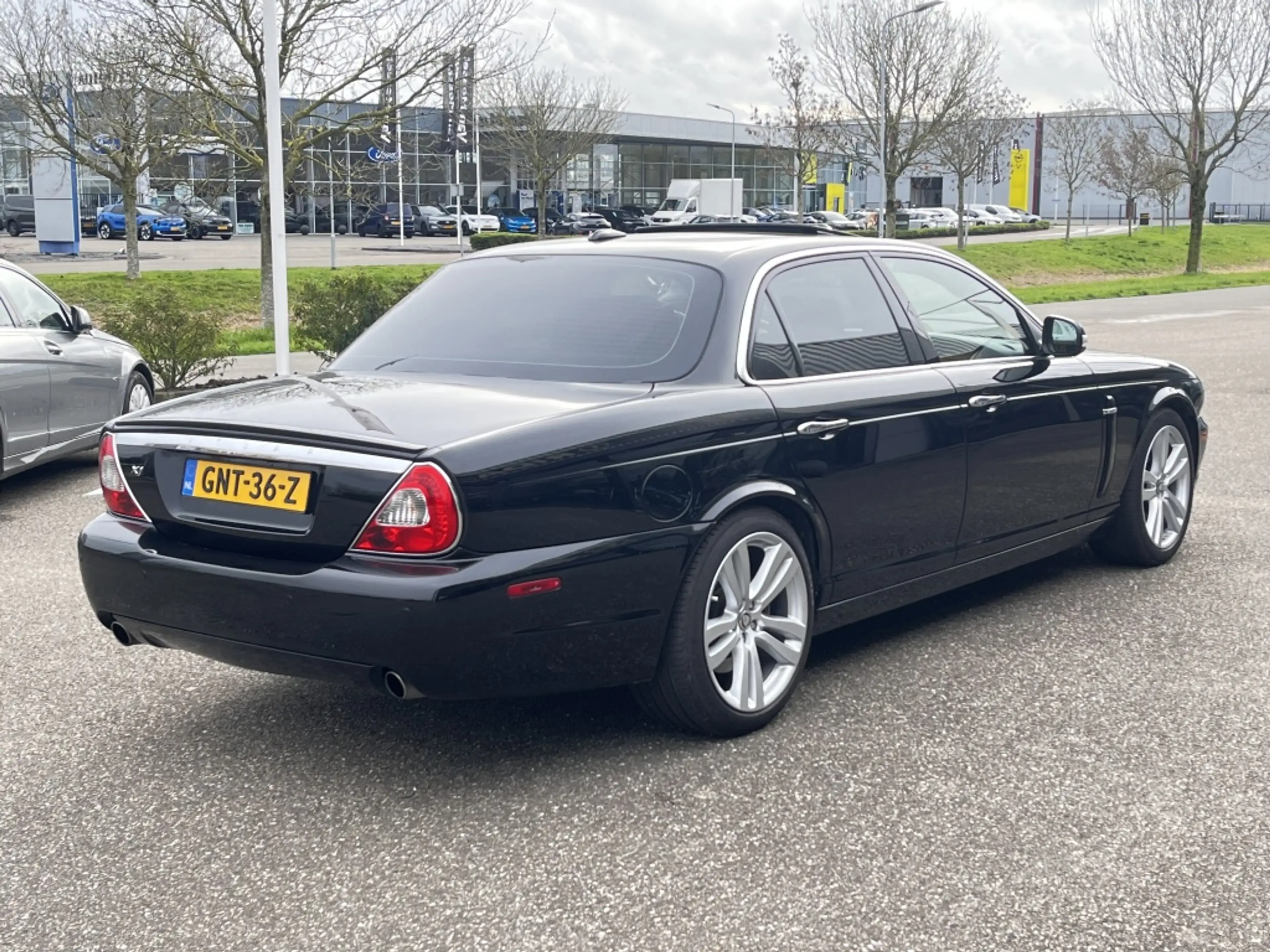 Jaguar XJ 4.2 V8 Executive — photo 7