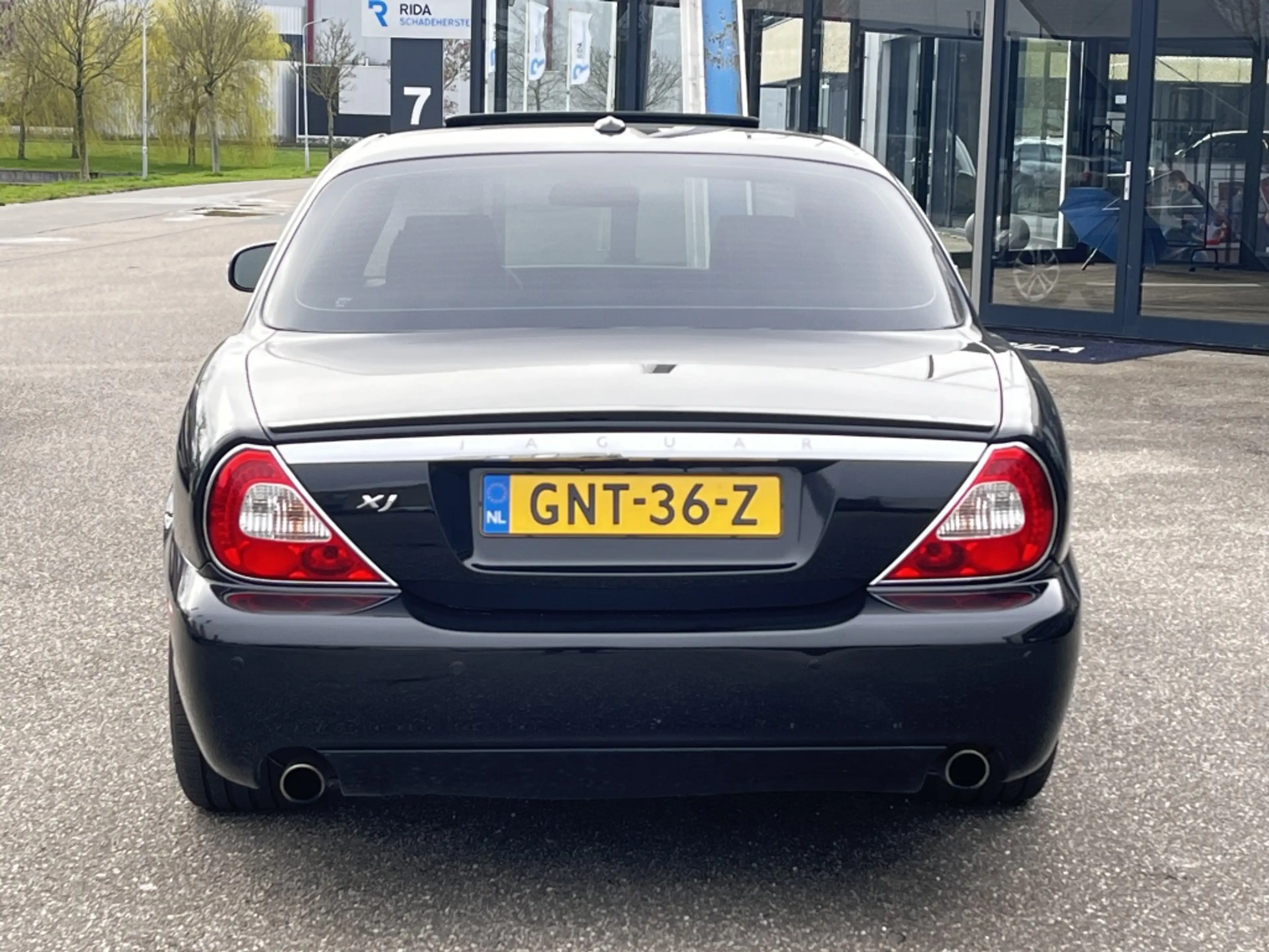 Jaguar XJ 4.2 V8 Executive — photo 6