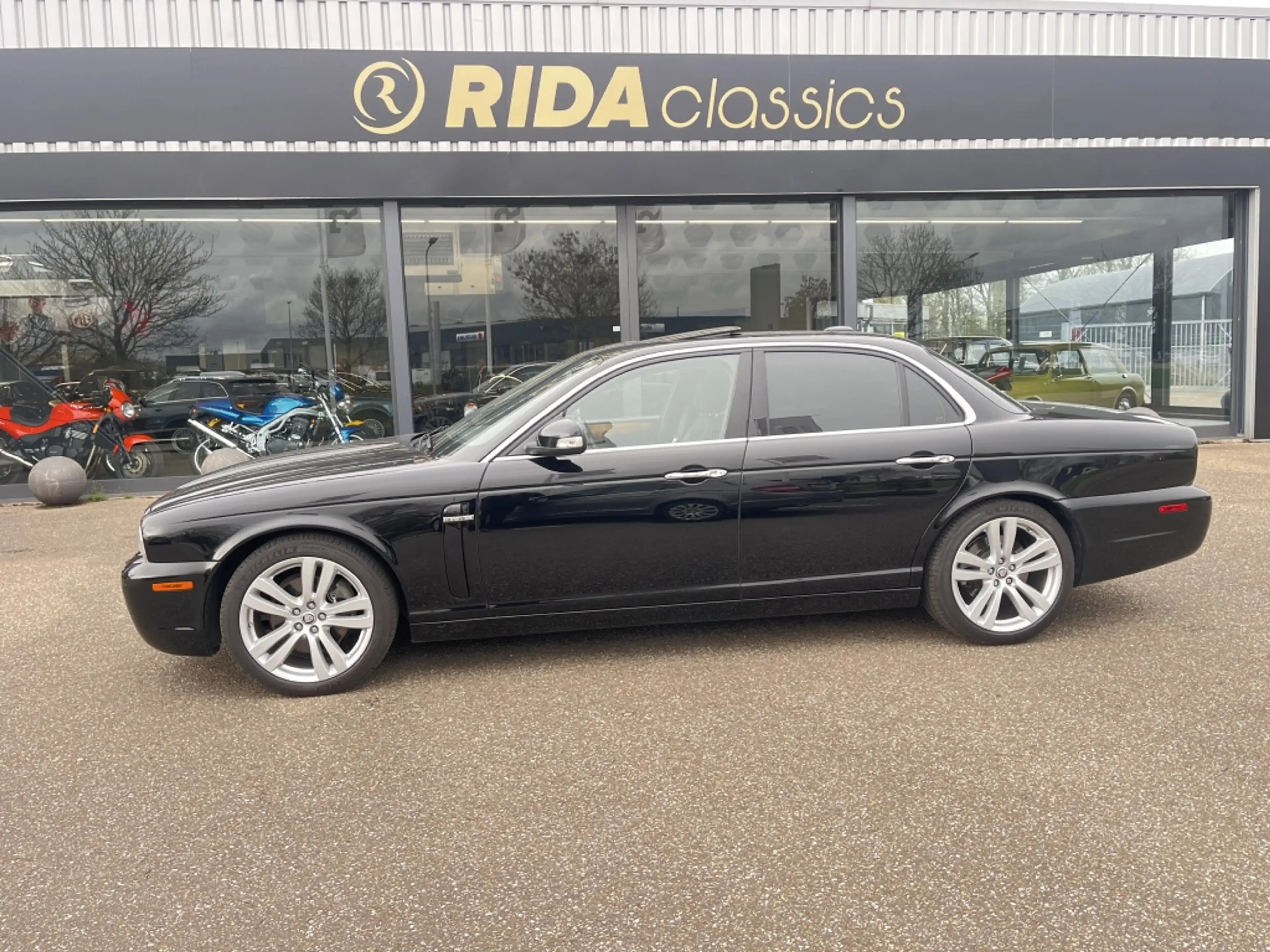 Jaguar XJ 4.2 V8 Executive — photo 4