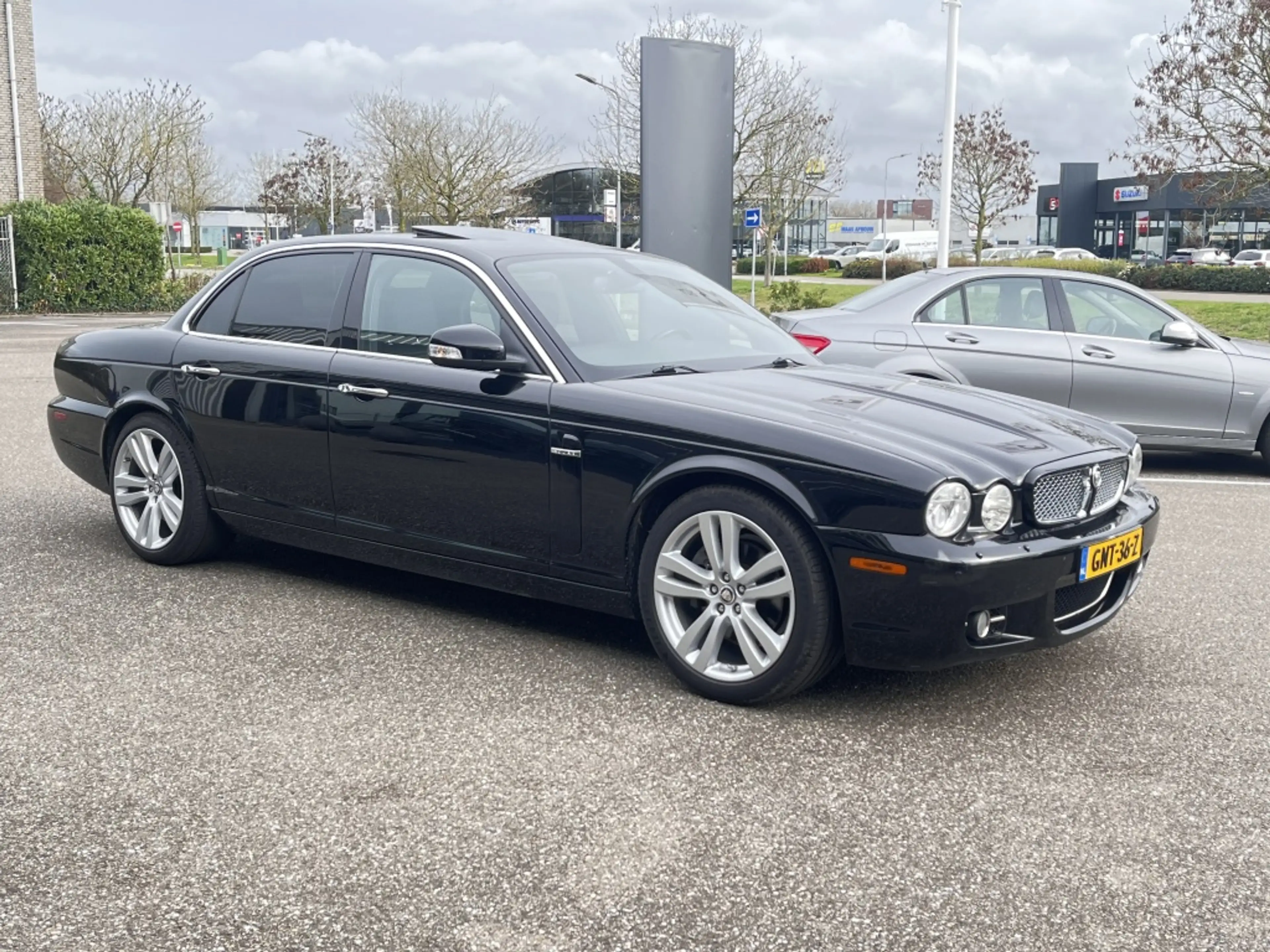 Jaguar XJ 4.2 V8 Executive — photo 9