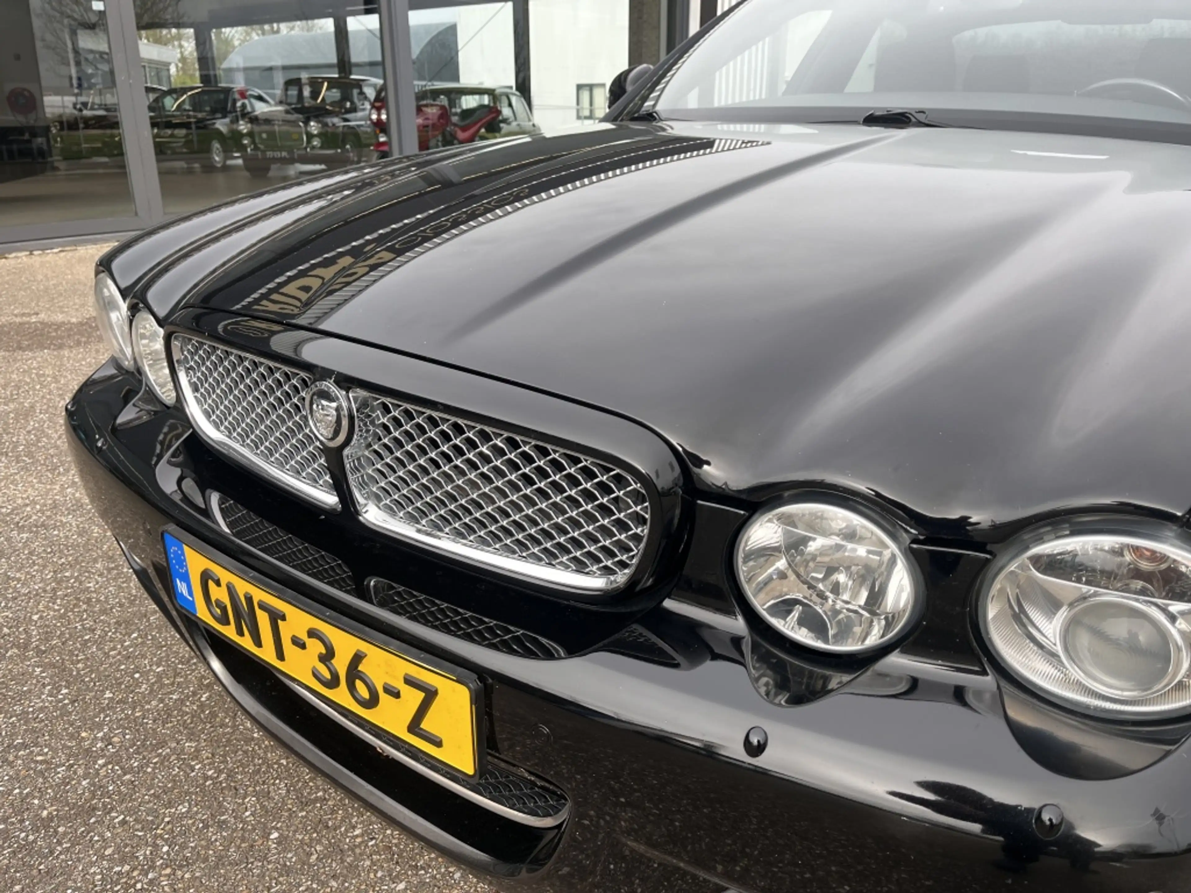 Jaguar XJ 4.2 V8 Executive — photo 14