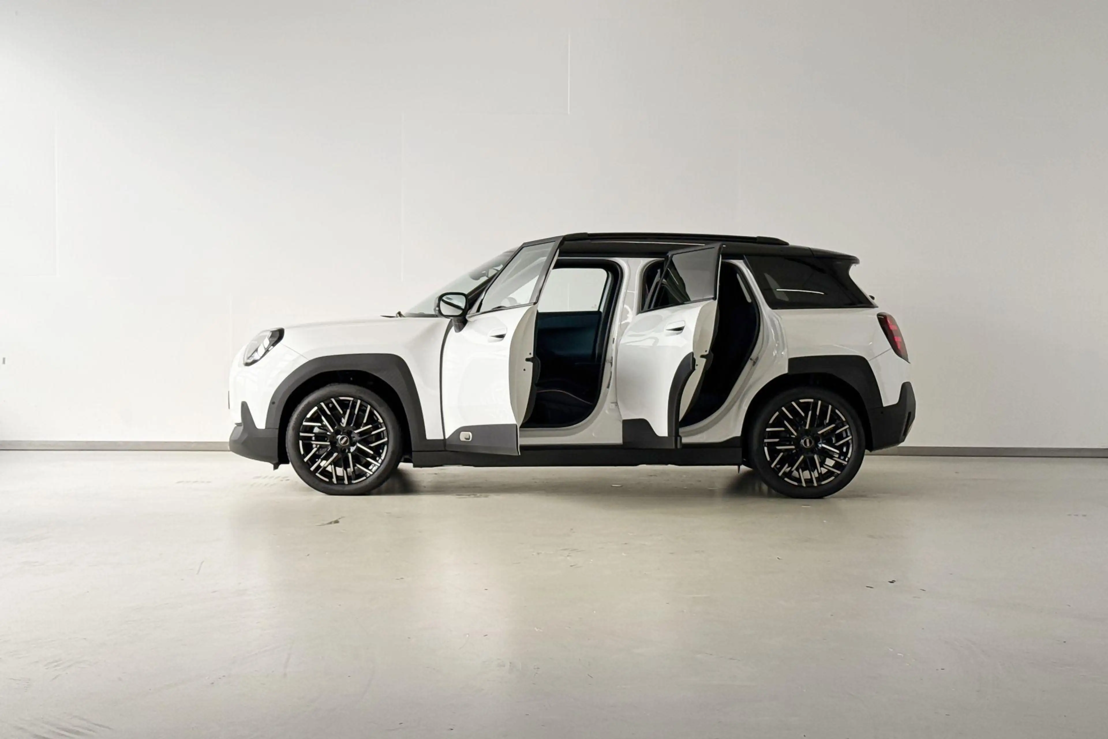 MINI Aceman SE Favoured L 54.2 kWh | 18 Inch Flash Spoke 2-ton — photo 3