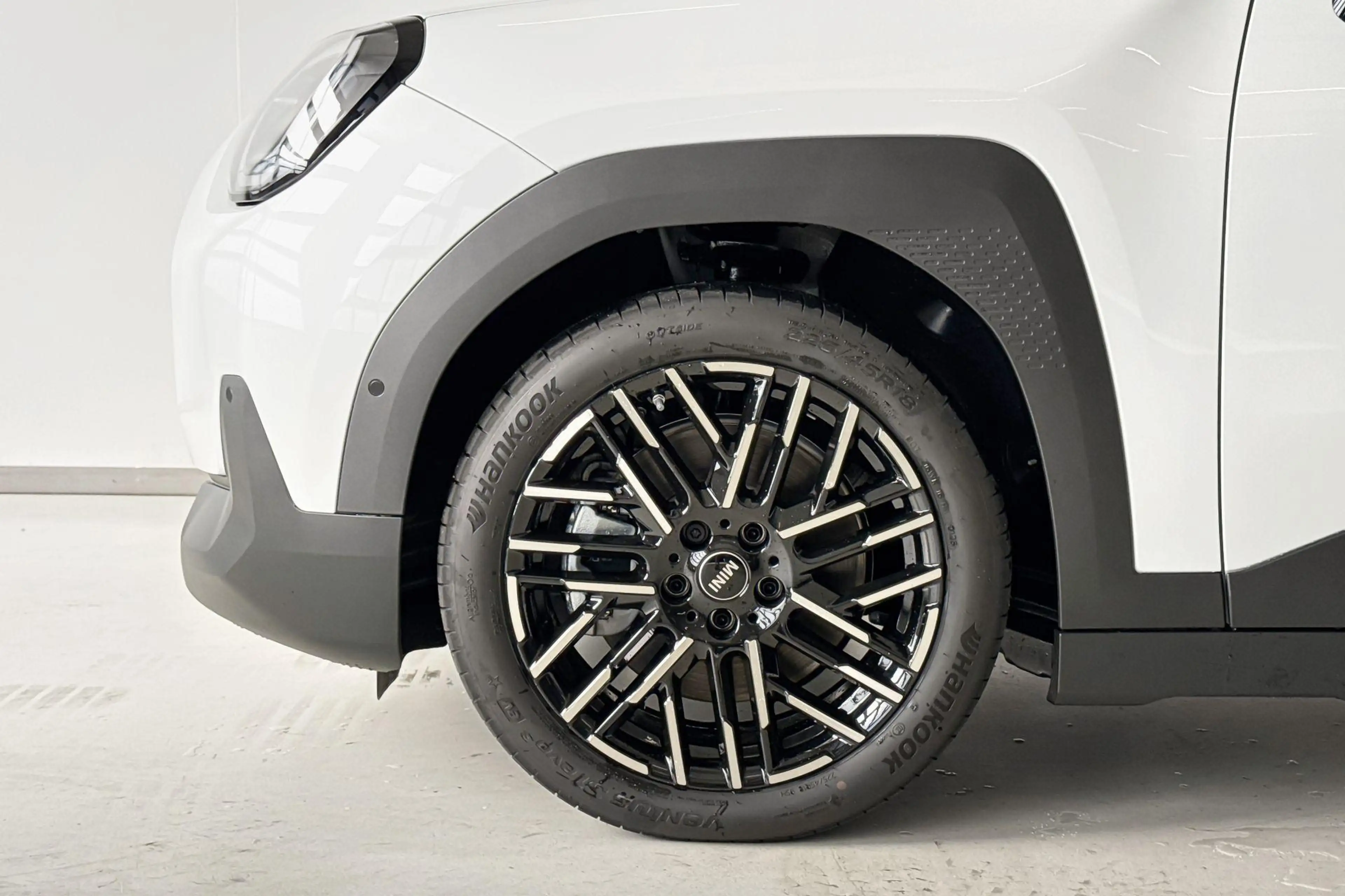 MINI Aceman SE Favoured L 54.2 kWh | 18 Inch Flash Spoke 2-ton — photo 4