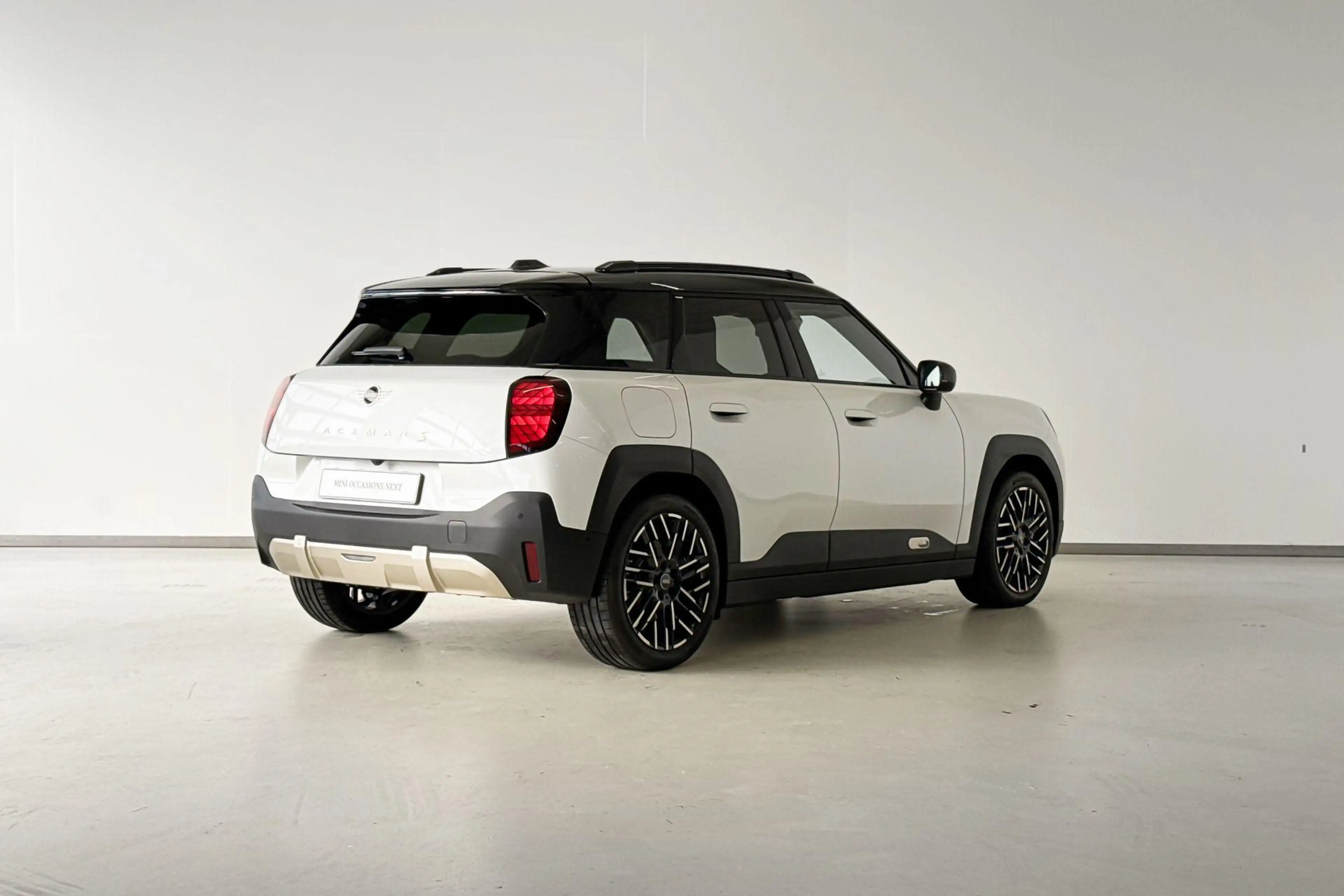 MINI Aceman SE Favoured L 54.2 kWh | 18 Inch Flash Spoke 2-ton — photo 6
