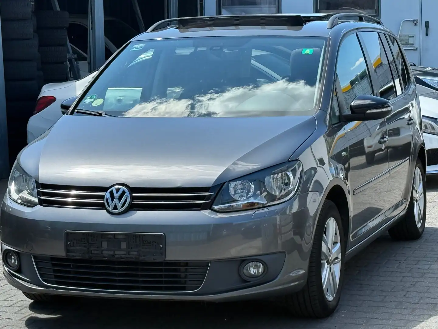 Volkswagen Touran 1.6 TDI Match BMT Panorama 1.Hand Gris - 1