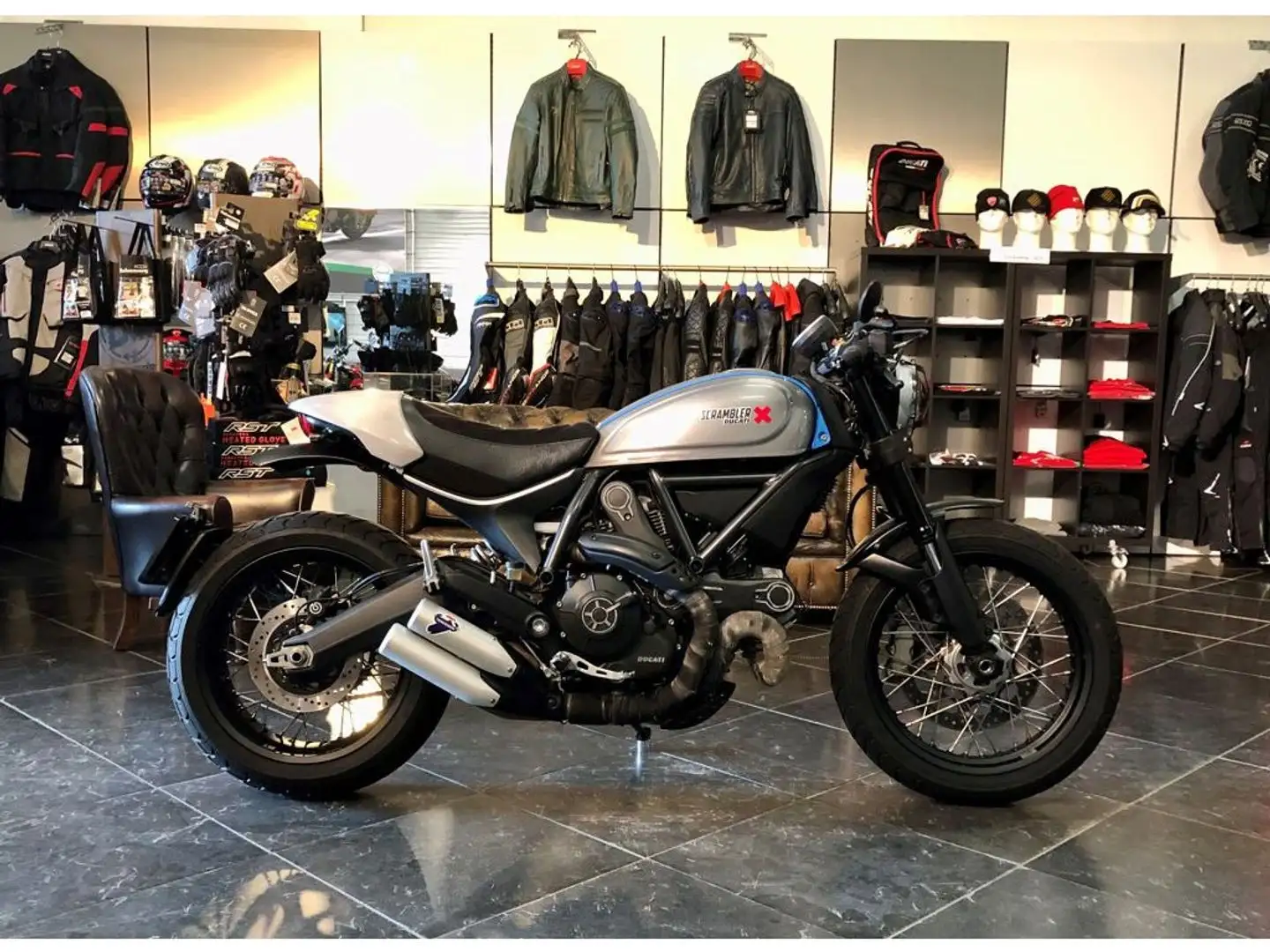Ducati Scrambler CAFE RACER Rood - 1