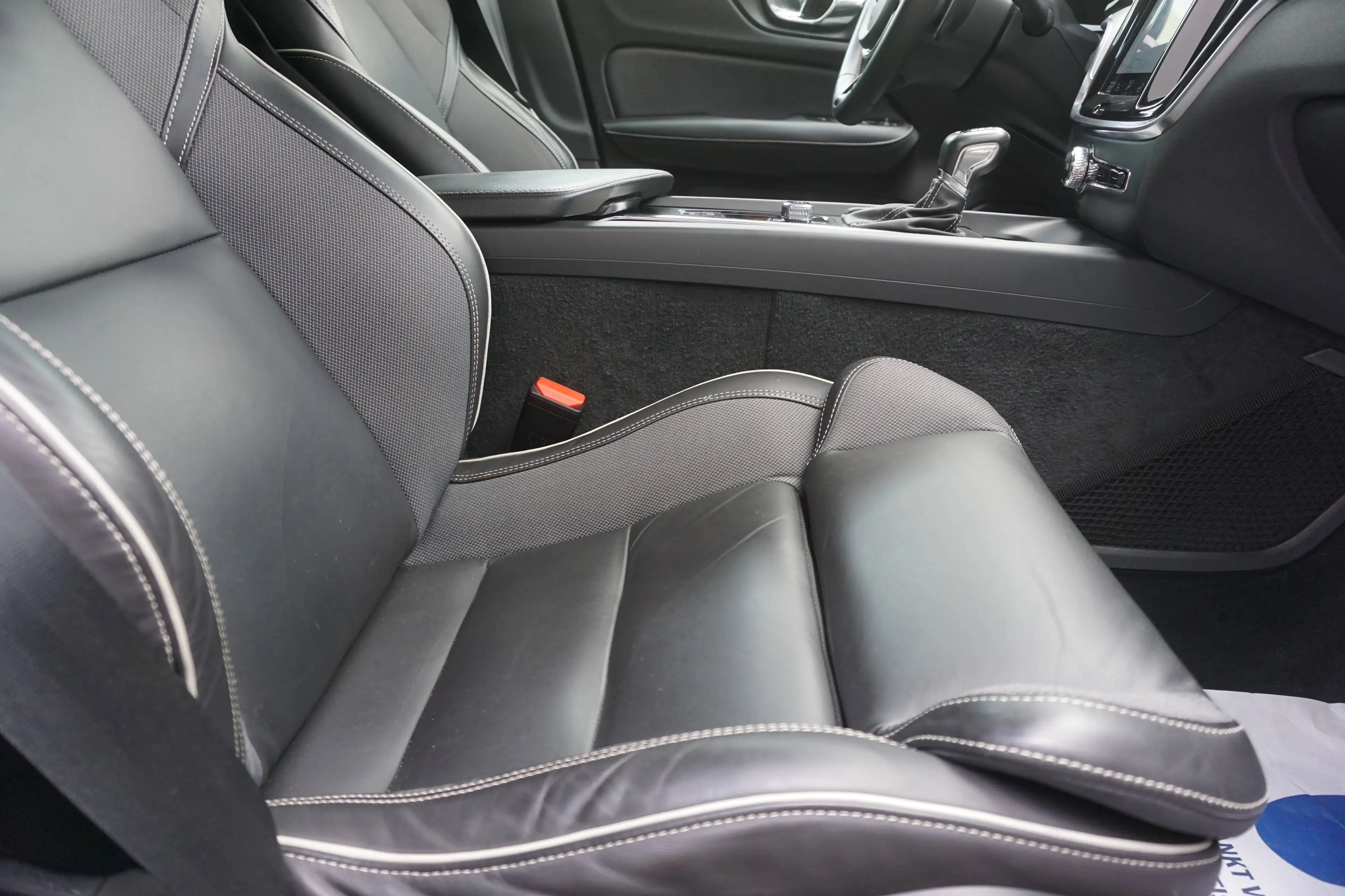 Volvo S60 S60 2.0 T4 R-Design Benzine Aut.Navi-Pano-HLeder-Cam-Garantie — photo 8