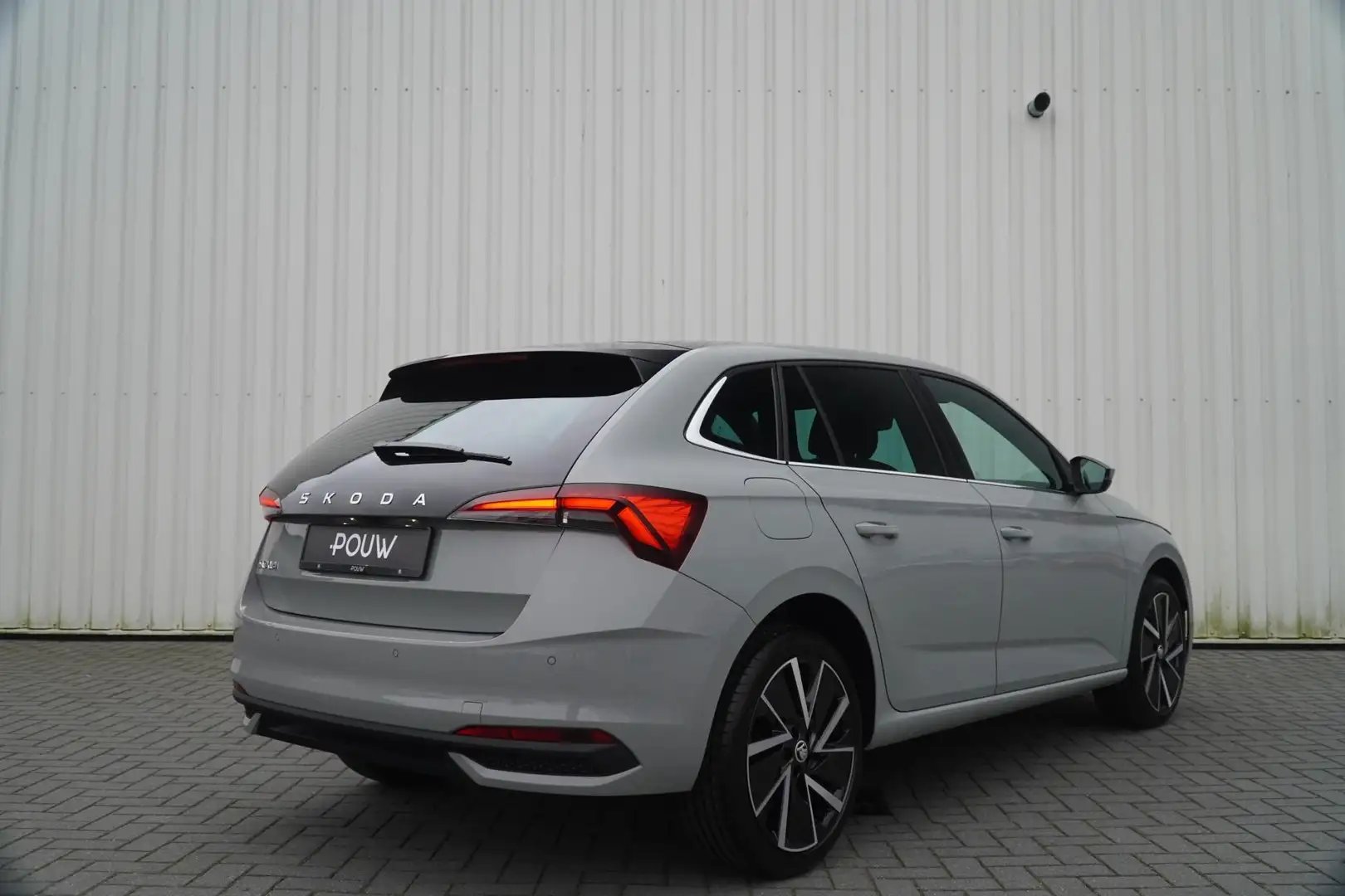 Skoda Scala 1.0 TSI 115pk Business Edition | Panoramadak | 18" Grijs - 2