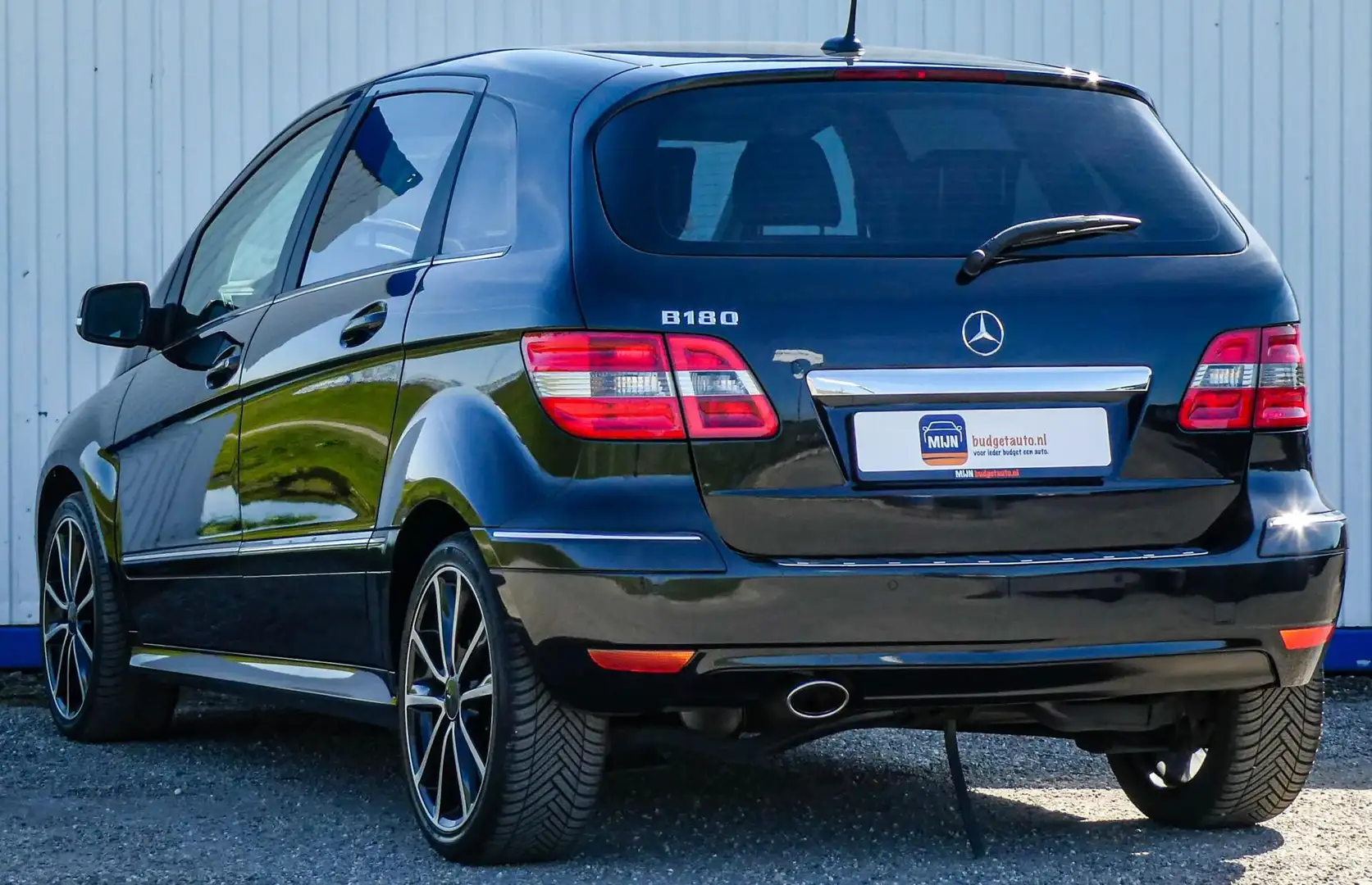 Mercedes-Benz B 180 BlueEFFICIENCY Business CLass Czarny - 2