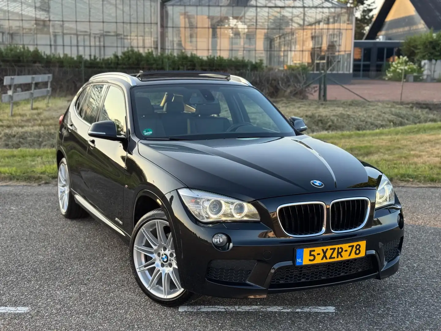 BMW X1 SDrive20i High Executive M-Sport Bi-Xenon | Leder Zwart - 2