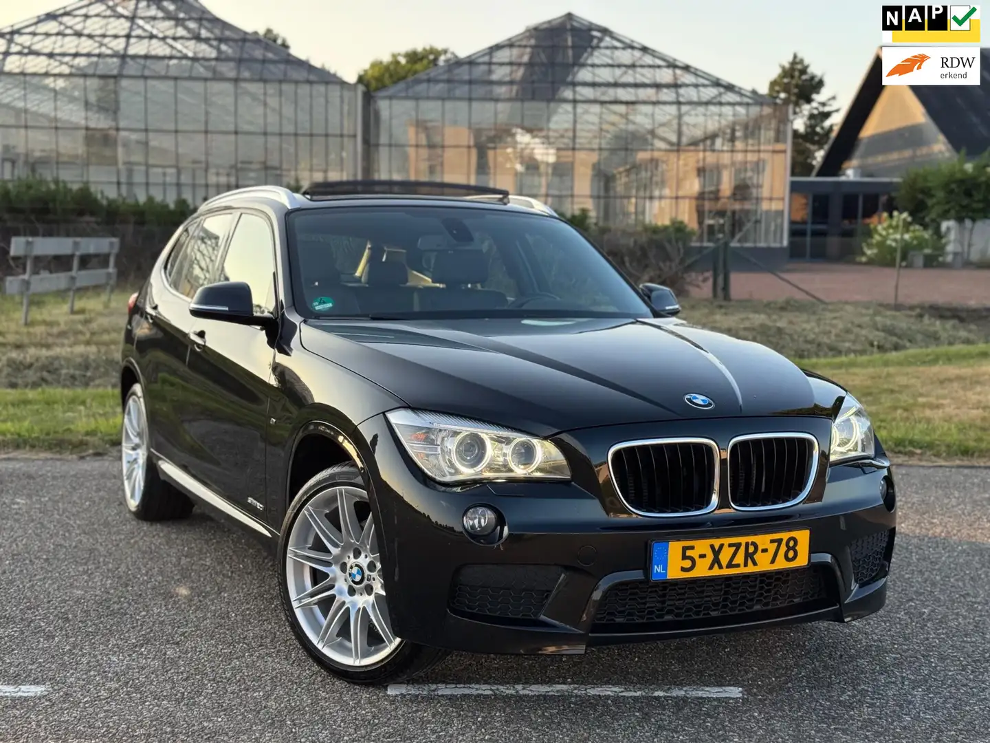 BMW X1 SDrive20i High Executive M-Sport Bi-Xenon | Leder Zwart - 1