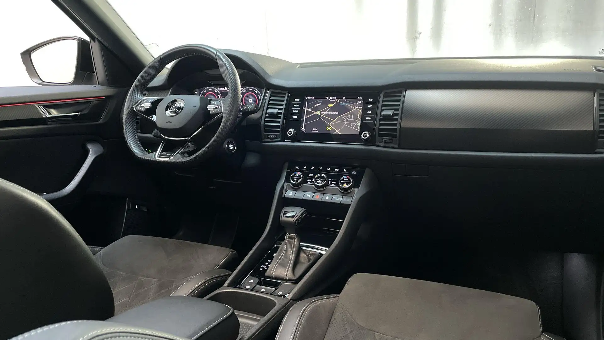 Skoda Kodiaq 1.5 TSI 150pk DSG Sportline Business 7p. LED Panor Grijs - 2