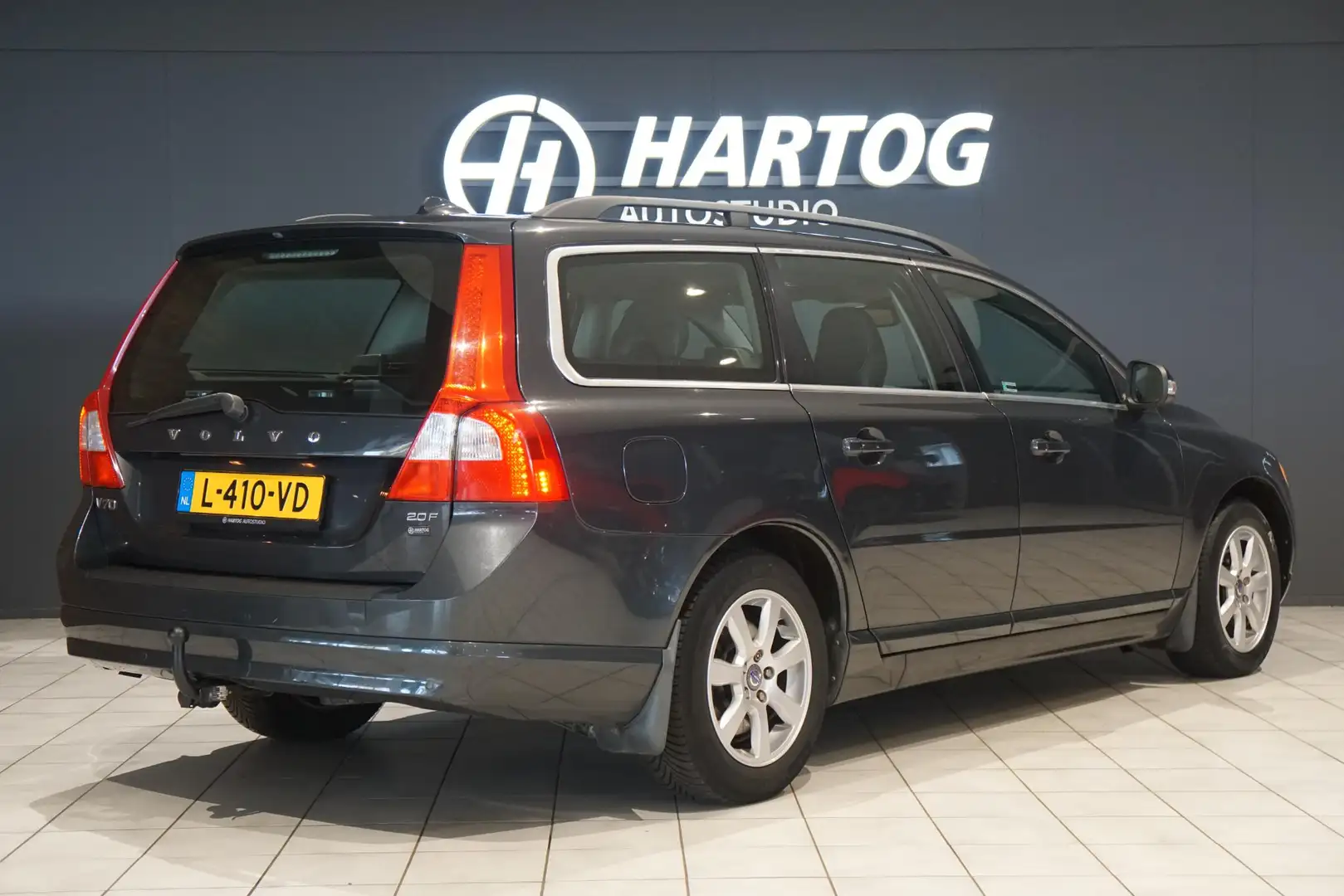 Volvo V70 2.0F Momentum + TREKHAAK / STOELVERWARMING / XENON Gris - 2