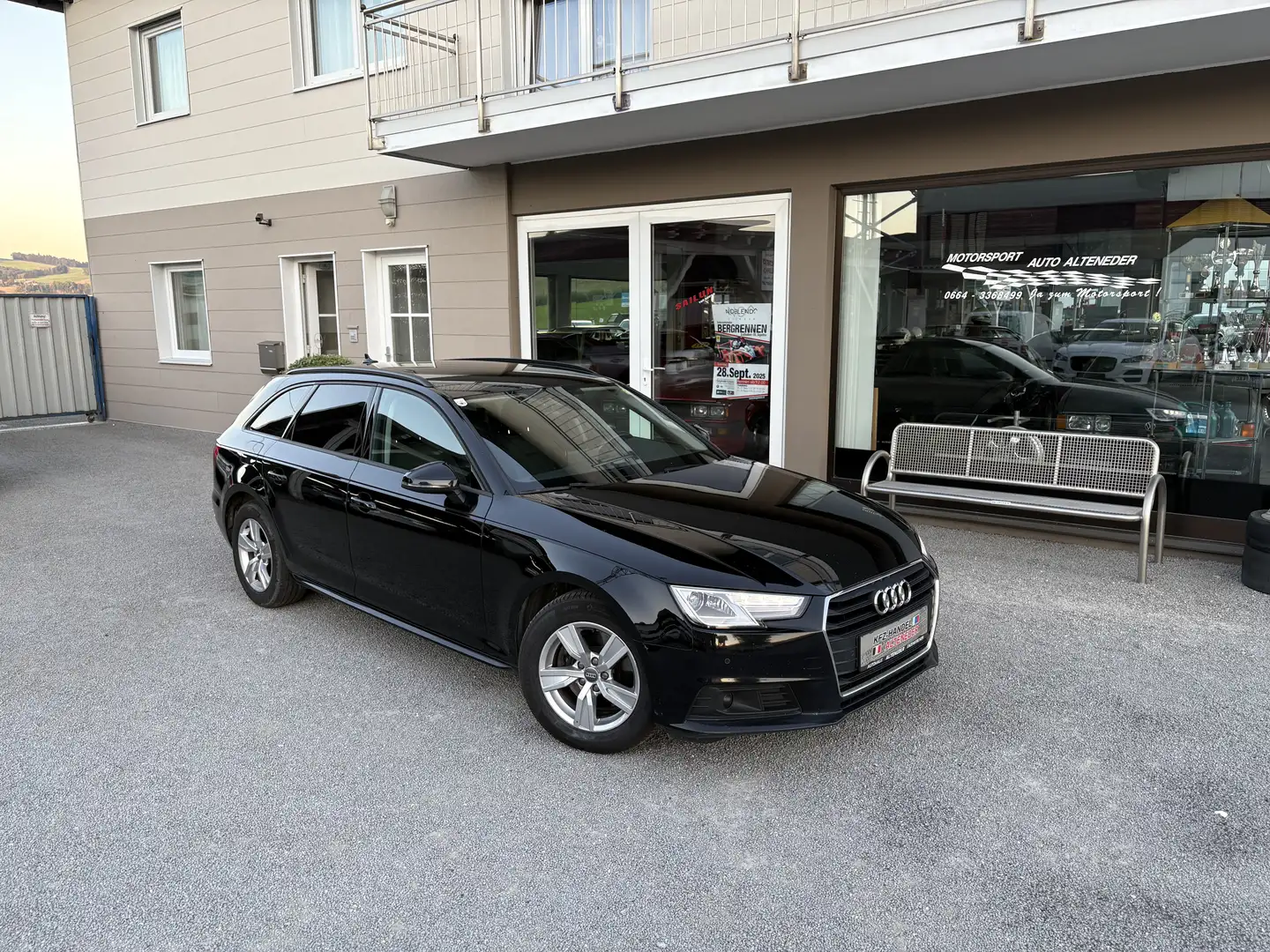 Audi A4 Avant 2,0 TDI *CARPLAY*NAVI*AHK*ACC* Schwarz - 1