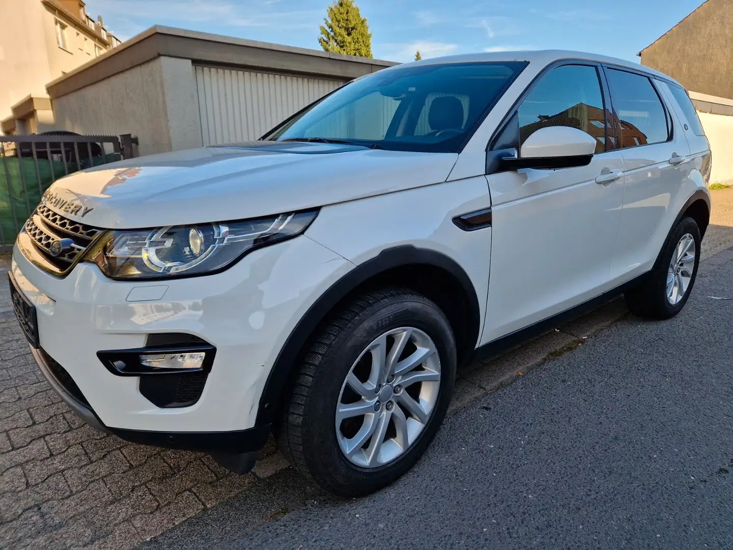 Land Rover Discovery Sport 4WD/3Jhr Garantie/TÜV+Inspektion Weiß - 2