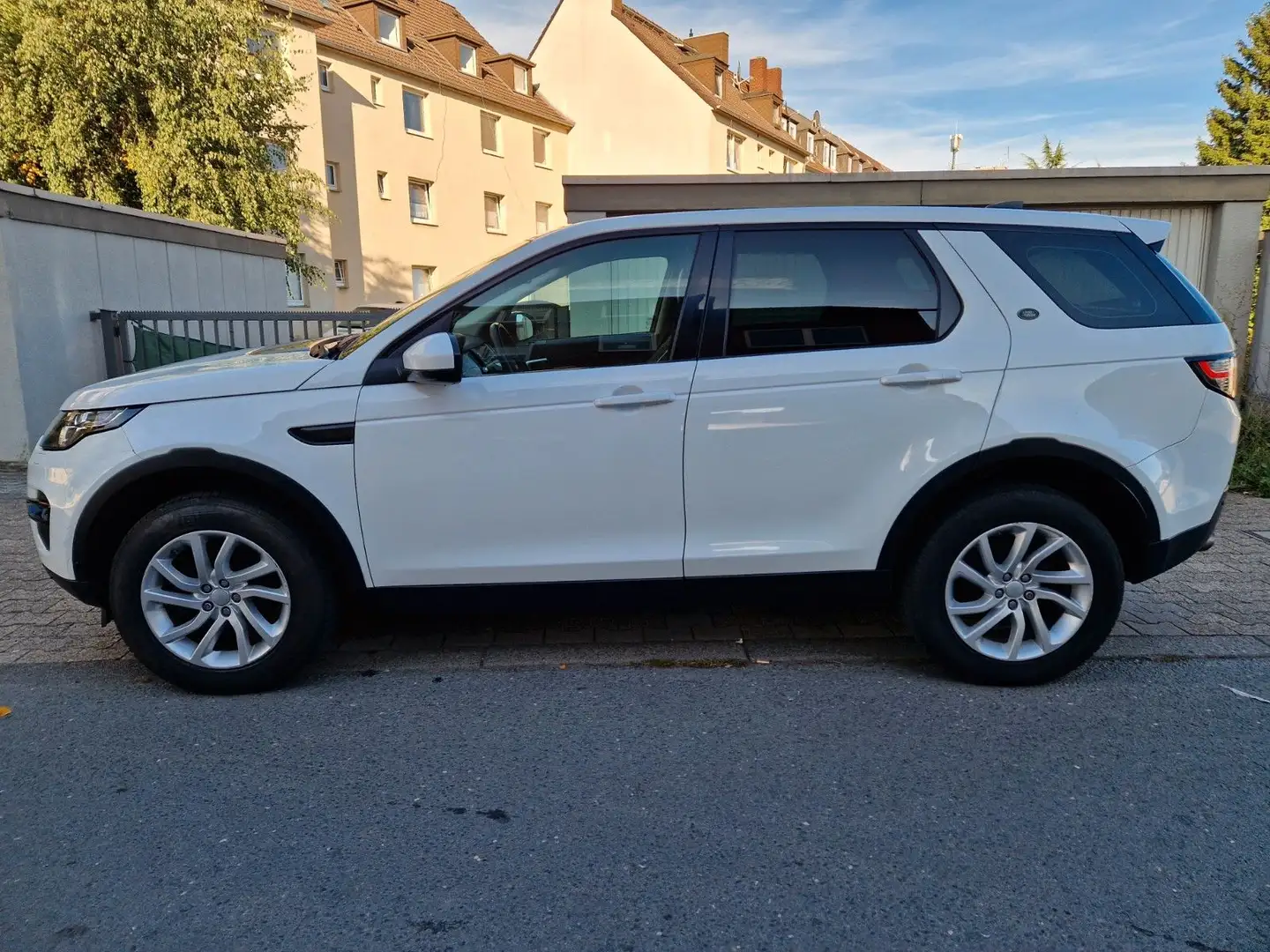 Land Rover Discovery Sport 4WD/3Jhr Garantie/TÜV+Inspektion Weiß - 1