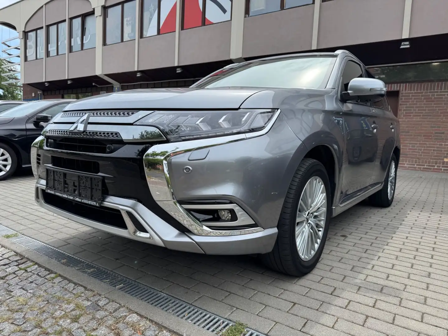 Mitsubishi Outlander PHEV Top 4WD Grijs - 2