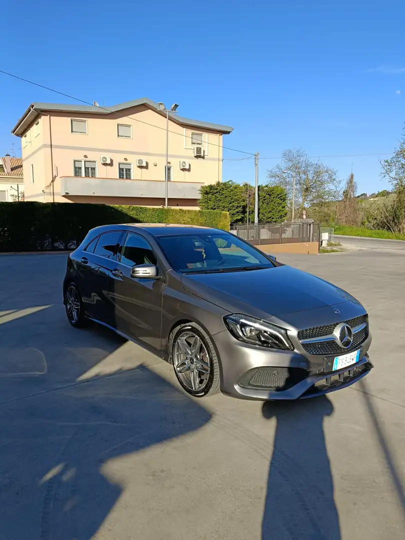 Mercedes-Benz 180 Premium AMG - 2