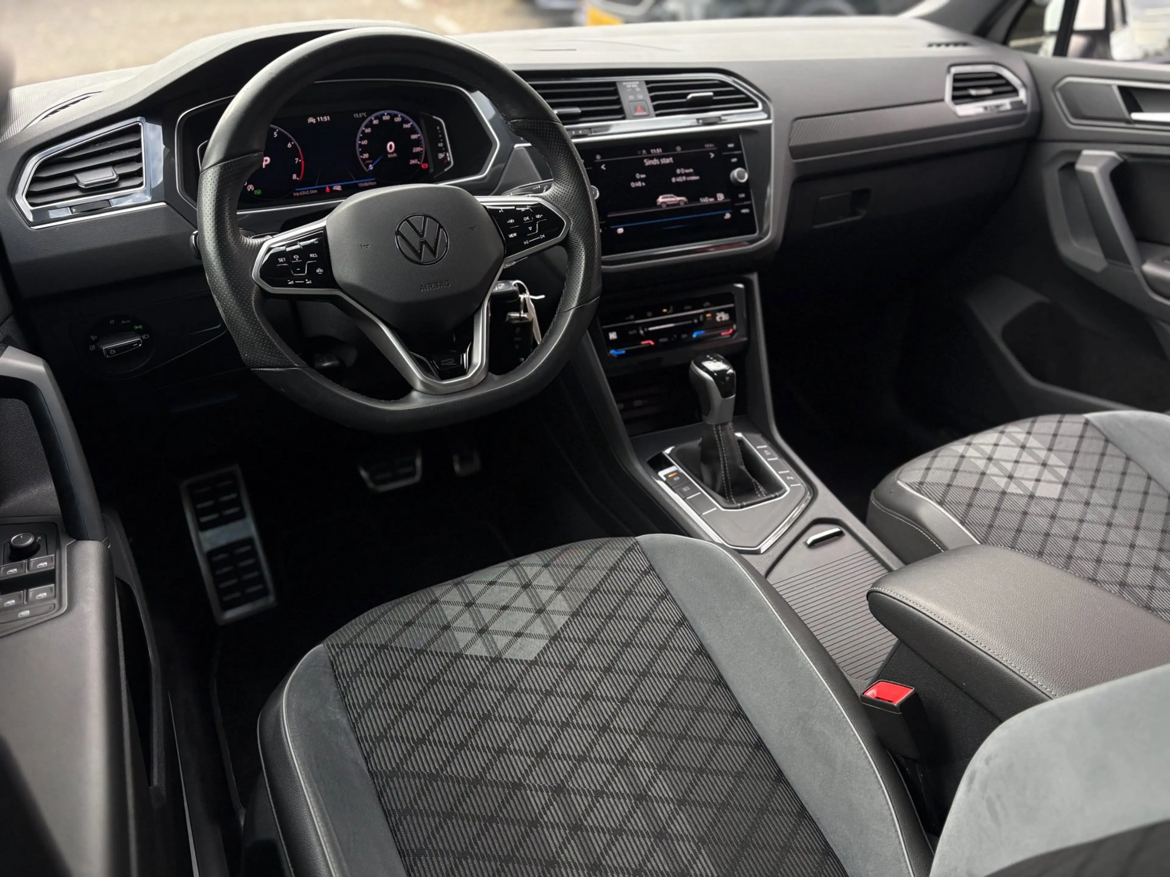 Volkswagen Tiguan 1.5 TSI R-Line DEALER OND. NL-AUTO NAP BTW-AUTO! — photo 11